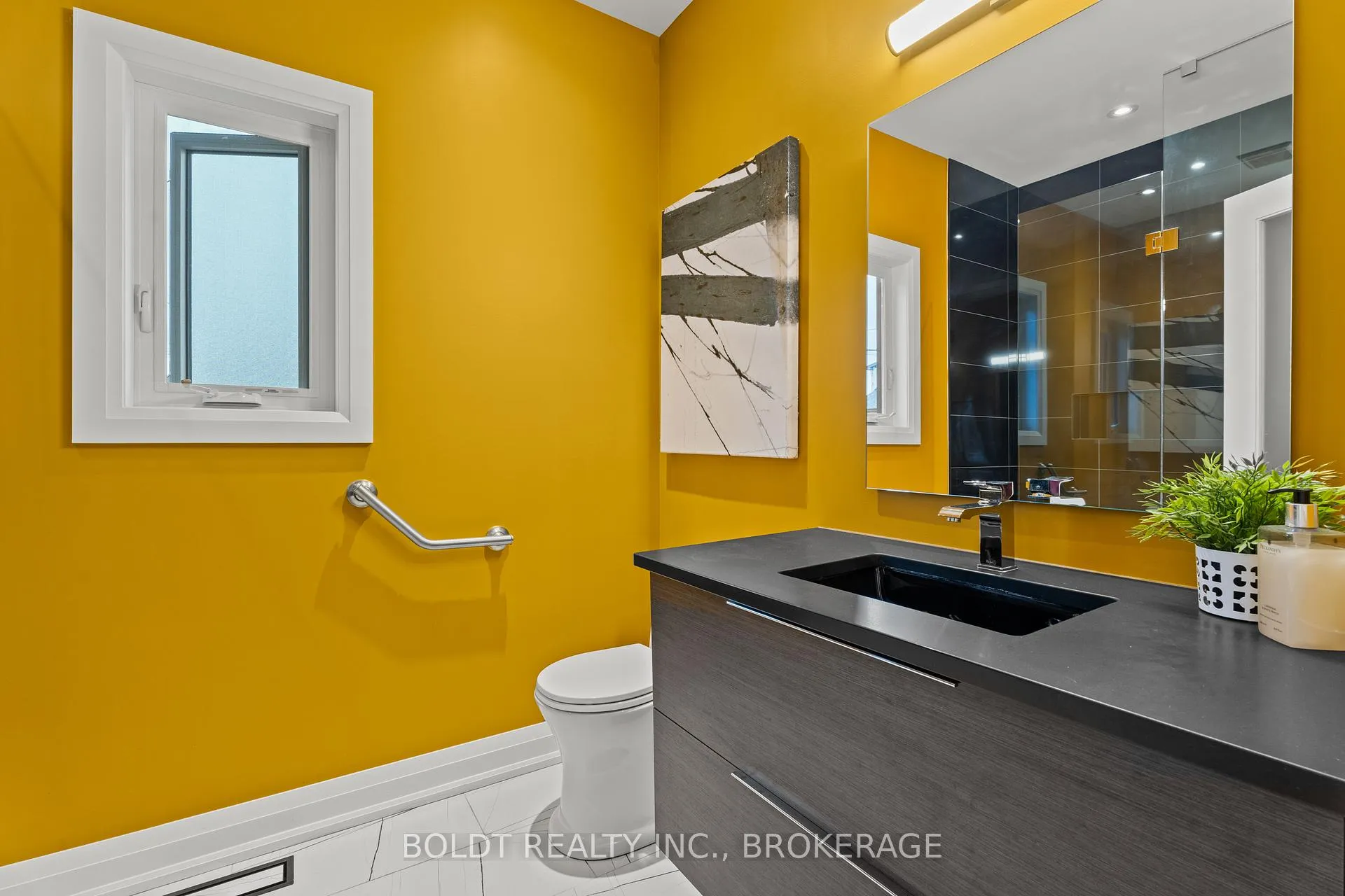 Photo 4 of 1074B Vansickle Road N, St. Catharines, Grapeview — HOMEH