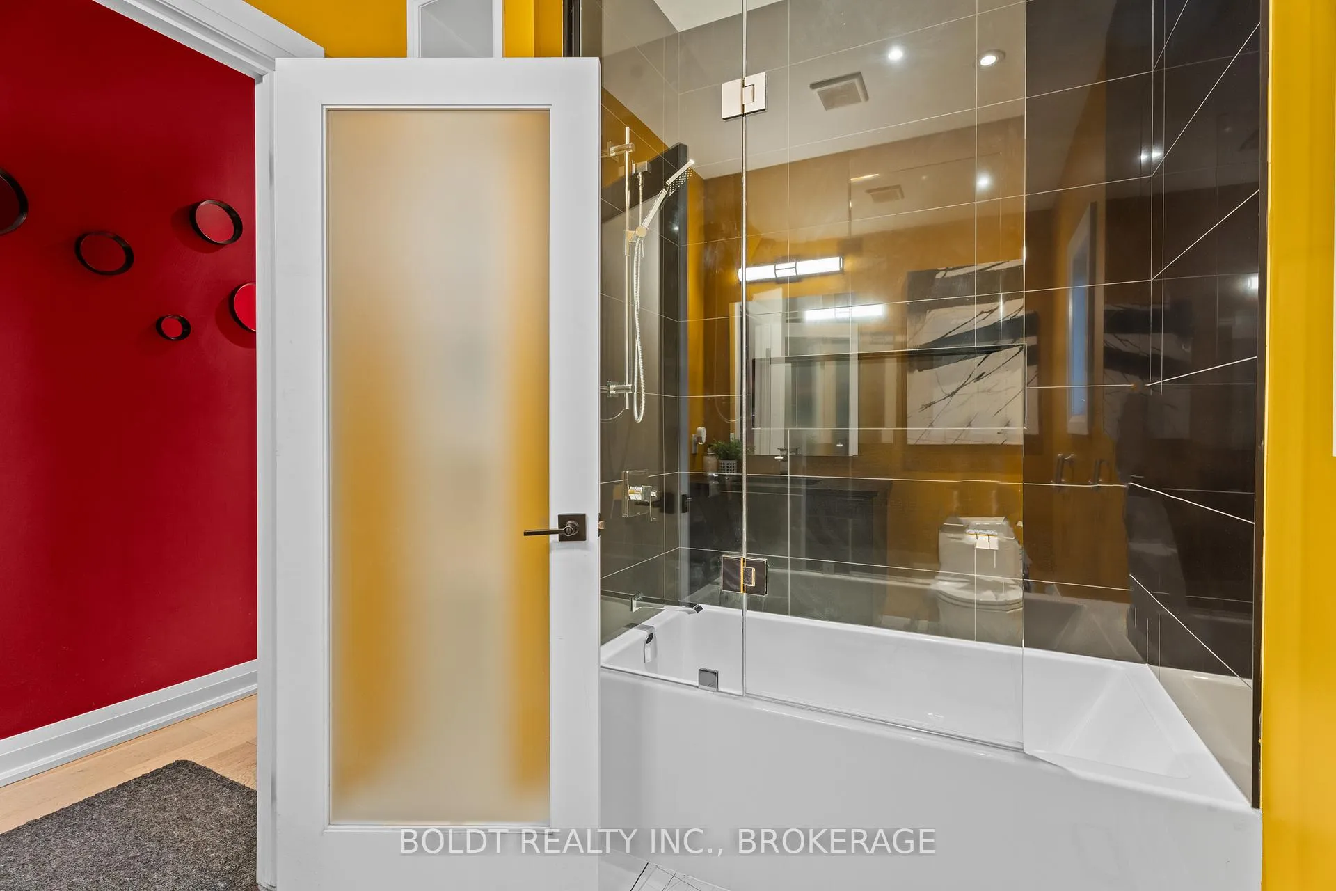 Photo 5 of 1074B Vansickle Road N, St. Catharines, Grapeview — HOMEH
