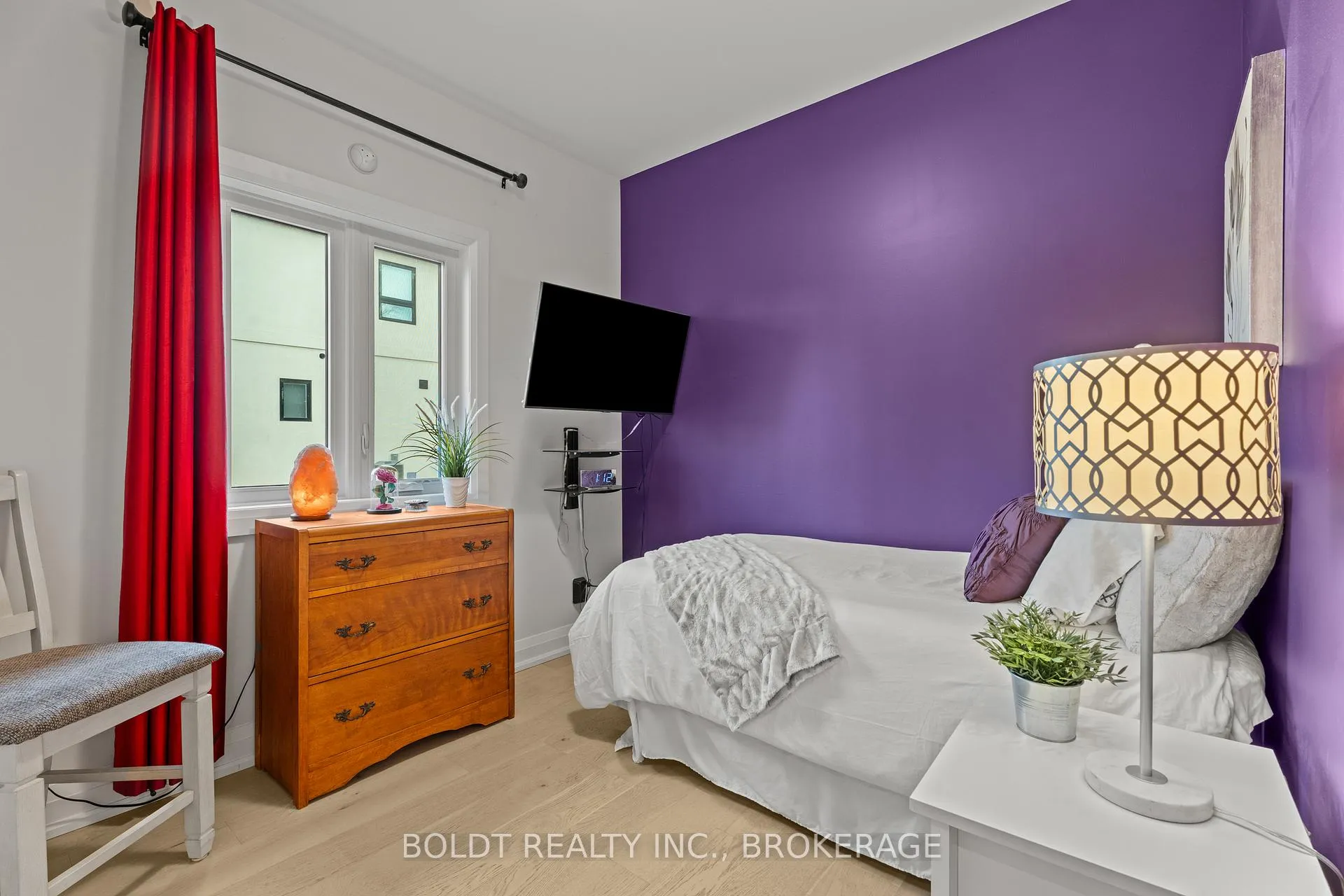 Photo 6 of 1074B Vansickle Road N, St. Catharines, Grapeview — HOMEH