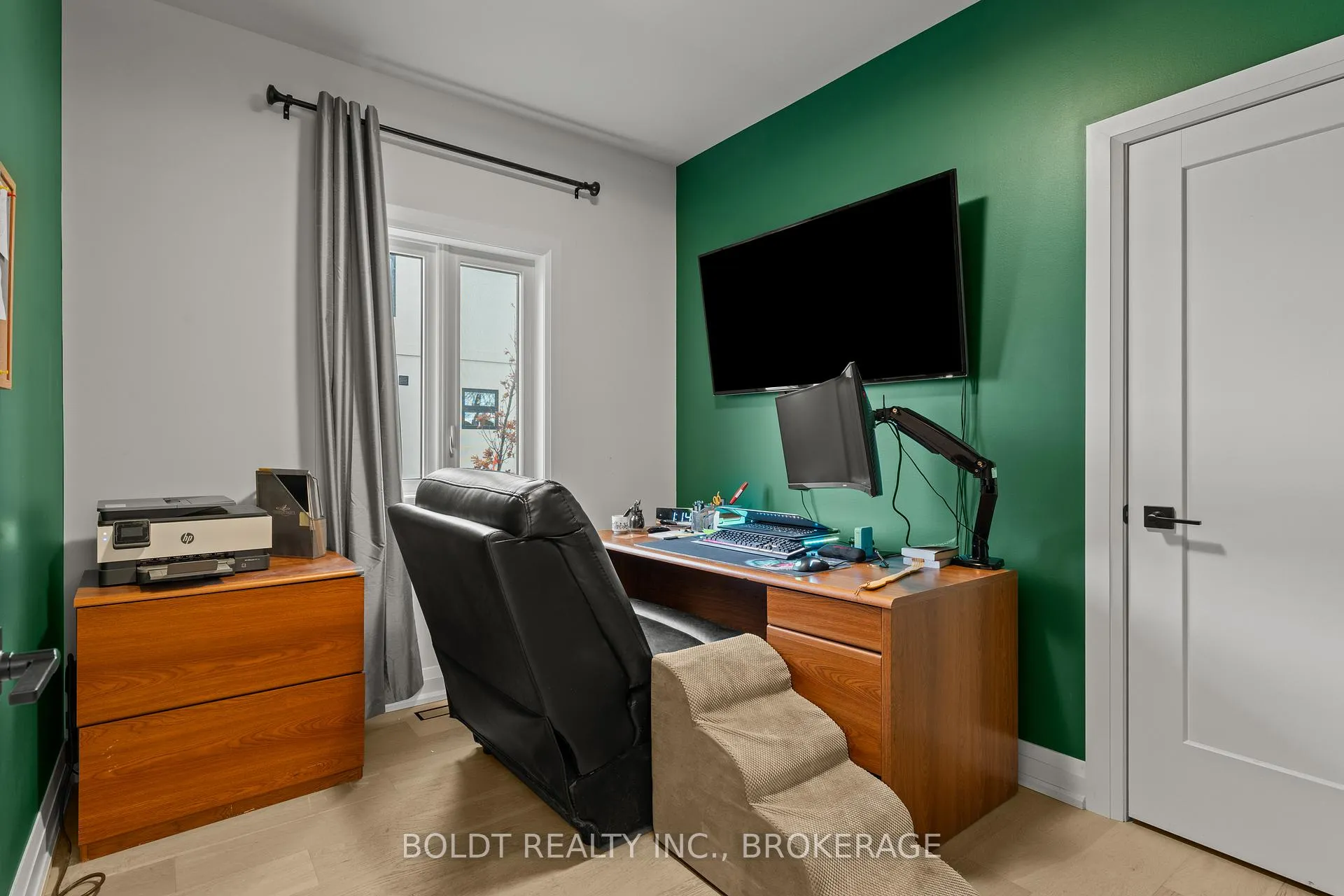 Photo 8 of 1074B Vansickle Road N, St. Catharines, Grapeview — HOMEH