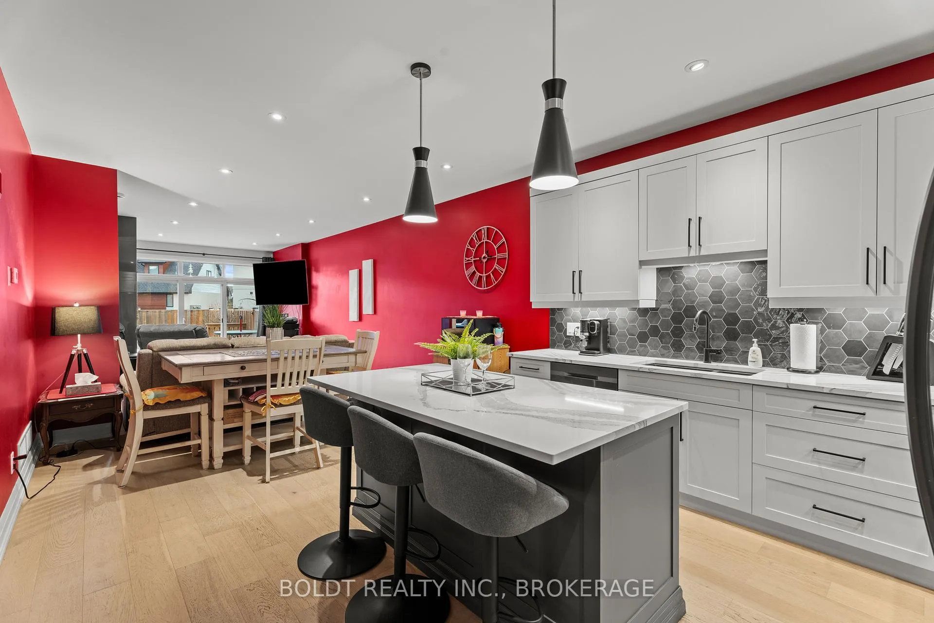 Photo 13 of 1074B Vansickle Road N, St. Catharines, Grapeview — HOMEH