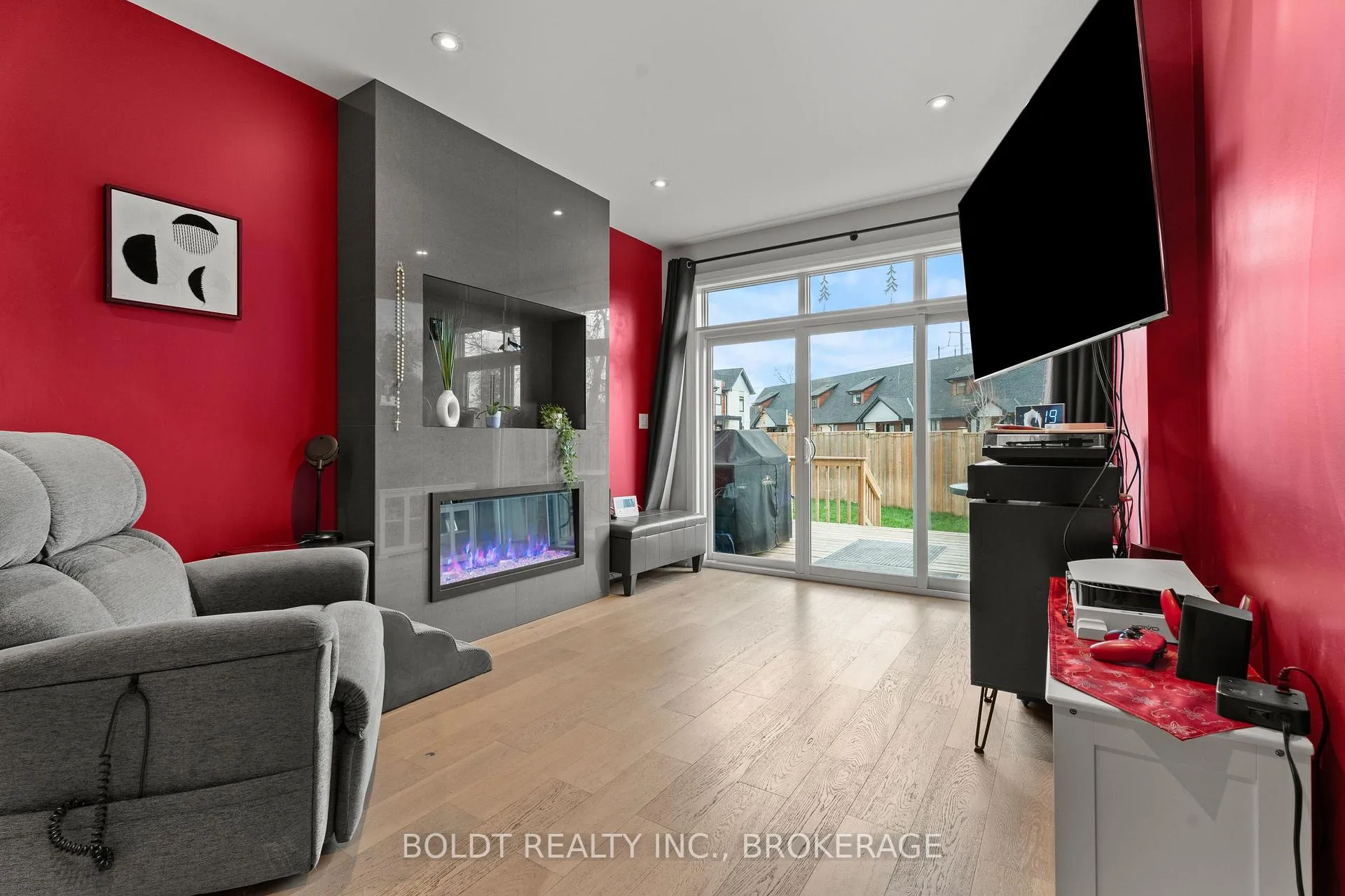 Photo 15 of 1074B Vansickle Road N, St. Catharines, Grapeview — HOMEH