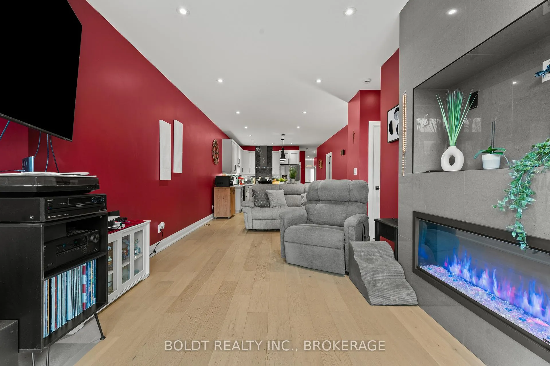 Photo 17 of 1074B Vansickle Road N, St. Catharines, Grapeview — HOMEH