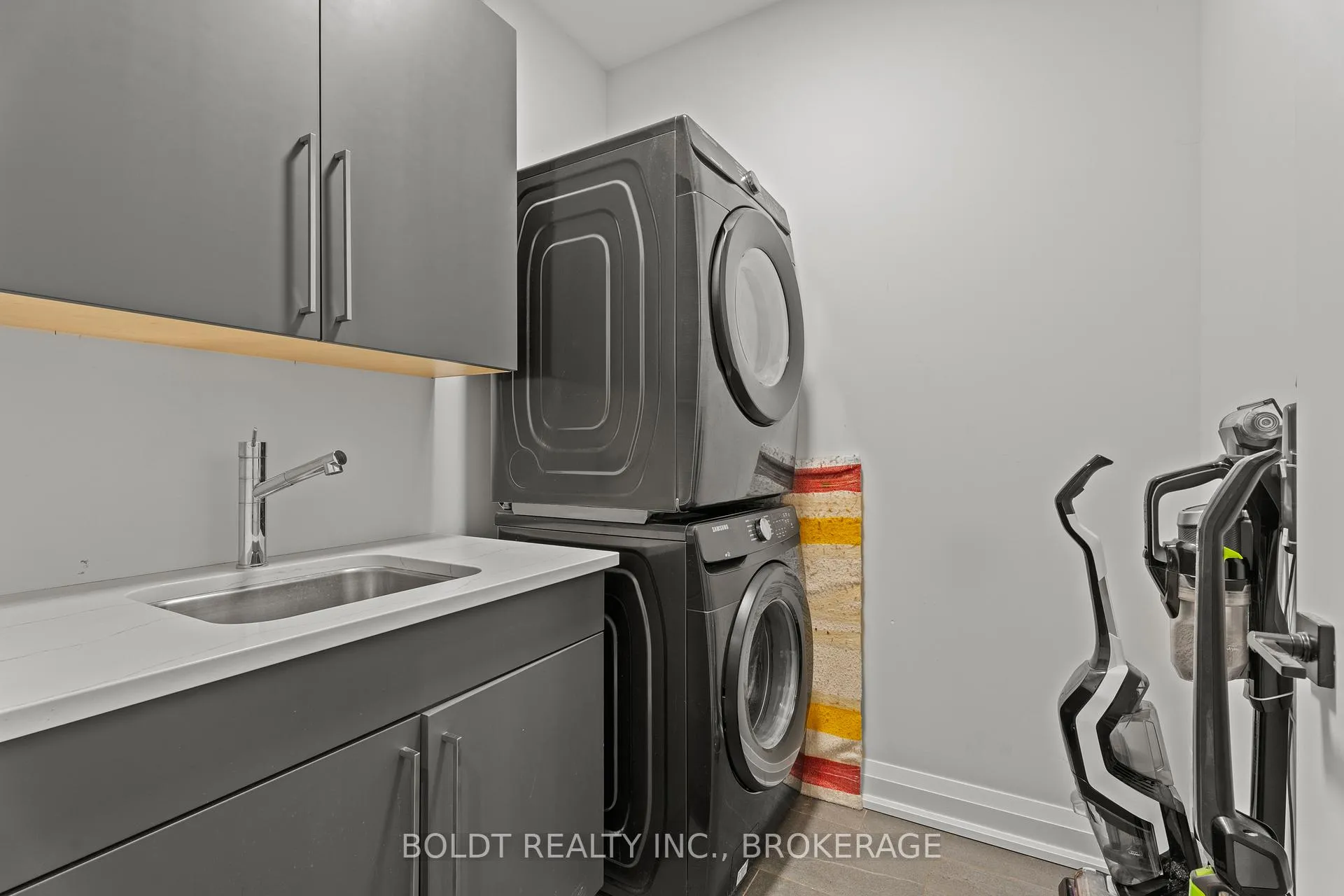Photo 31 of 1074B Vansickle Road N, St. Catharines, Grapeview — HOMEH