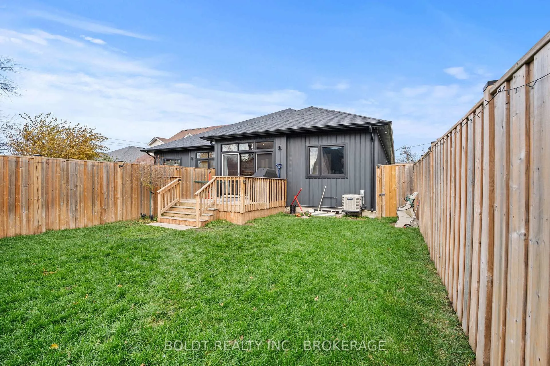 Photo 34 of 1074B Vansickle Road N, St. Catharines, Grapeview — HOMEH
