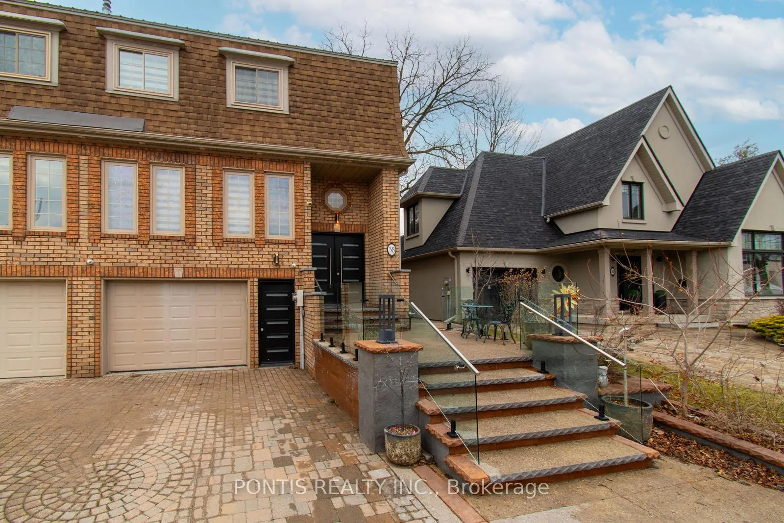 Photo 2 of 38 Kempenfelt Drive, Barrie, City Centre — HOMEH