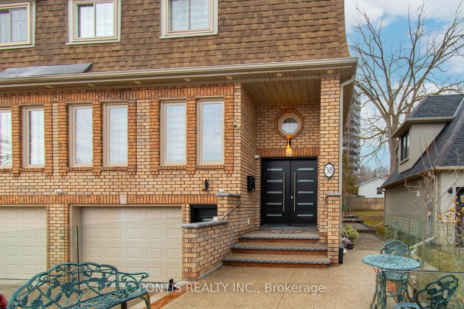 Photo 3 of 38 Kempenfelt Drive, Barrie, City Centre — HOMEH
