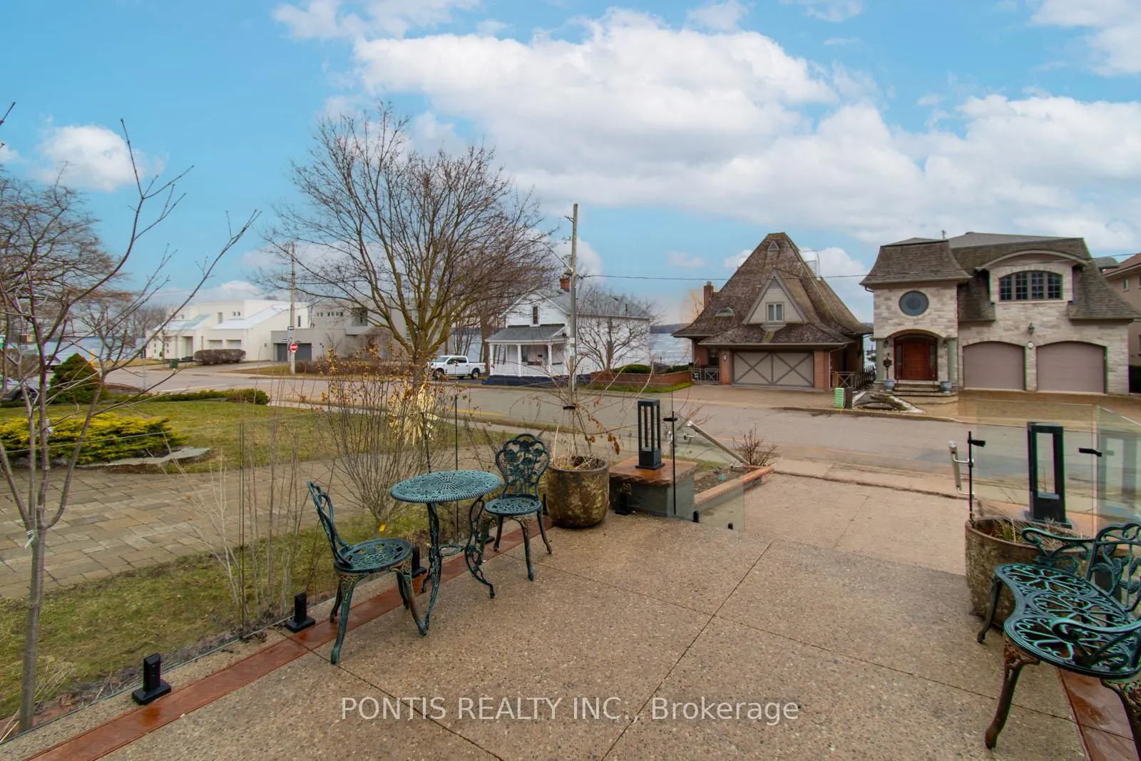 Photo 6 of 38 Kempenfelt Drive, Barrie, City Centre — HOMEH