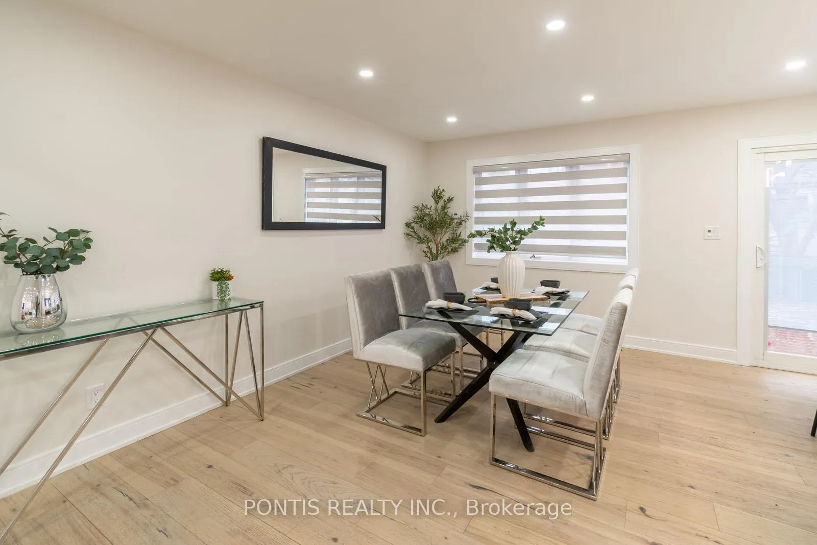 Photo 10 of 38 Kempenfelt Drive, Barrie, City Centre — HOMEH