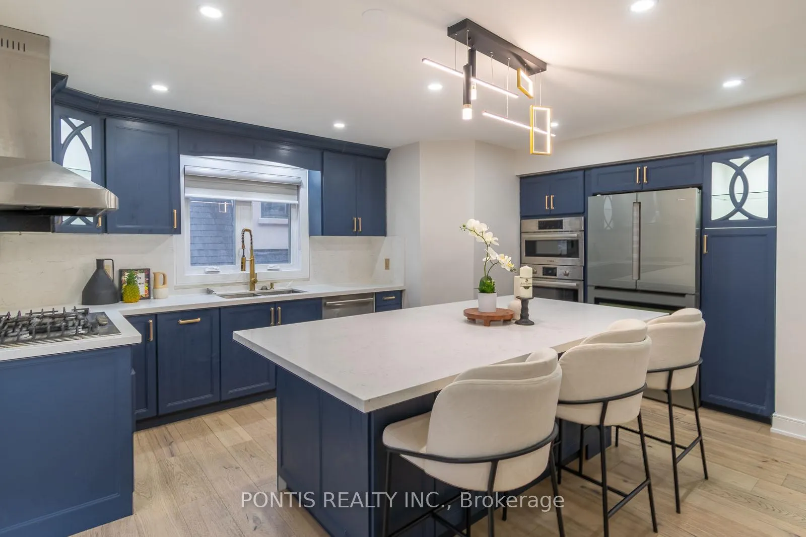 Photo 13 of 38 Kempenfelt Drive, Barrie, City Centre — HOMEH