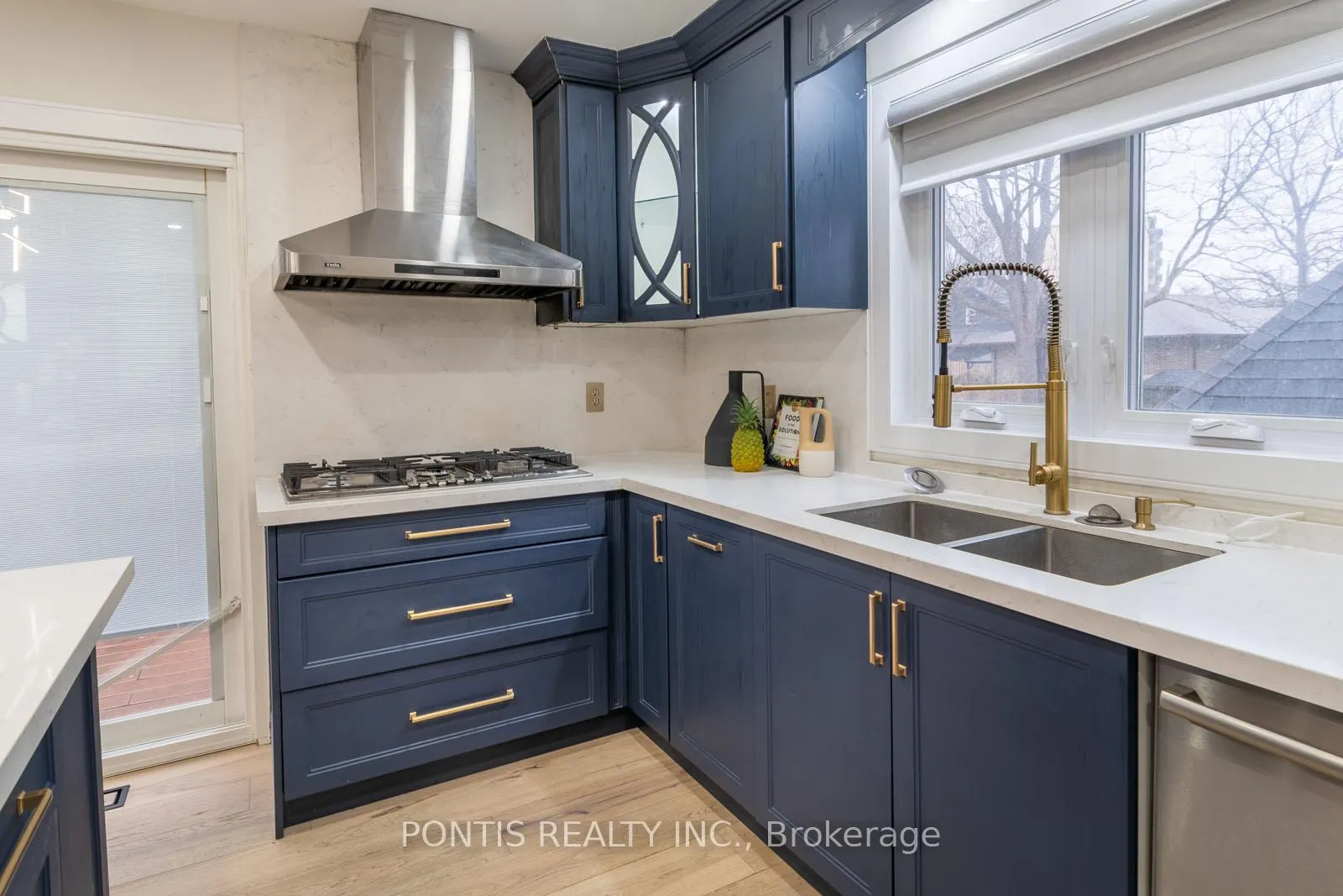 Photo 15 of 38 Kempenfelt Drive, Barrie, City Centre — HOMEH