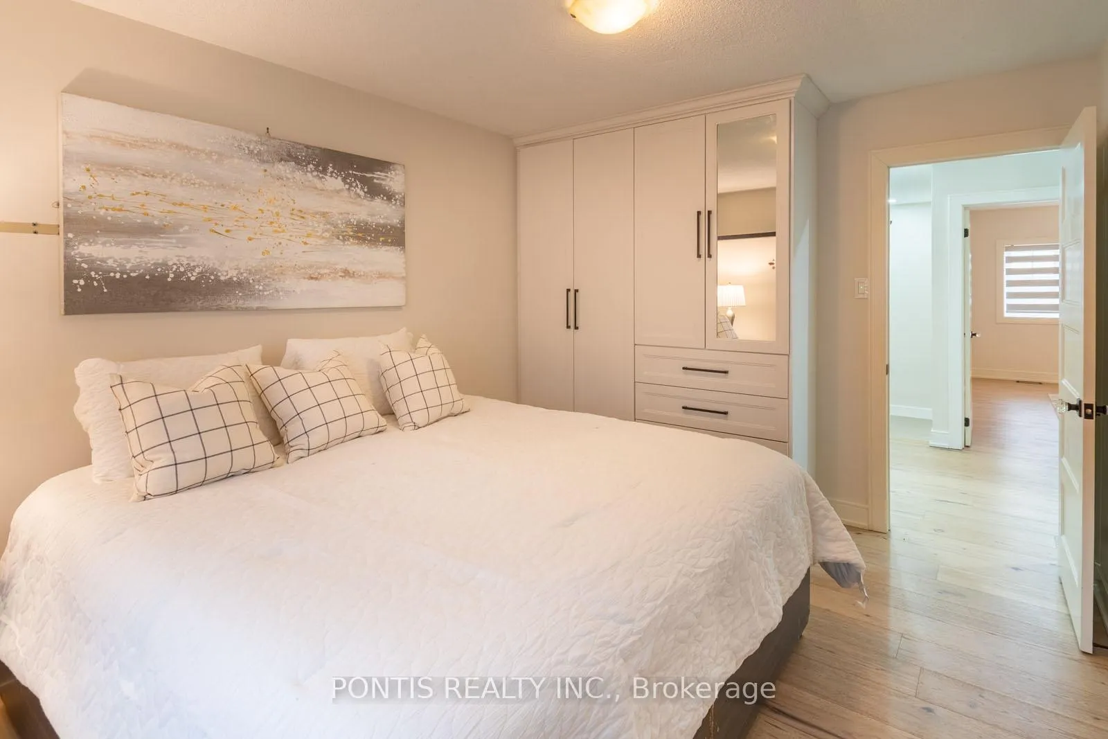 Photo 19 of 38 Kempenfelt Drive, Barrie, City Centre — HOMEH