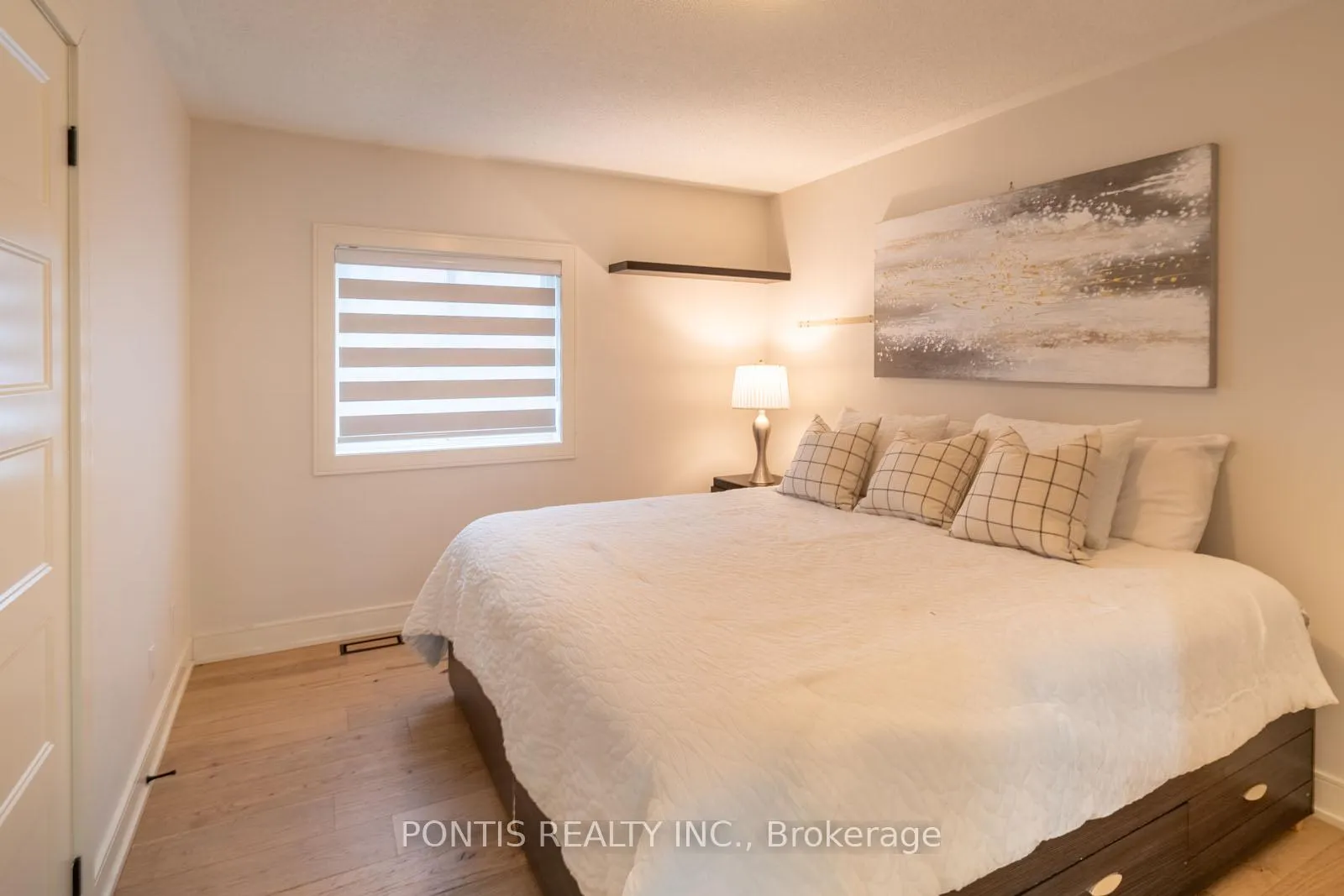 Photo 20 of 38 Kempenfelt Drive, Barrie, City Centre — HOMEH