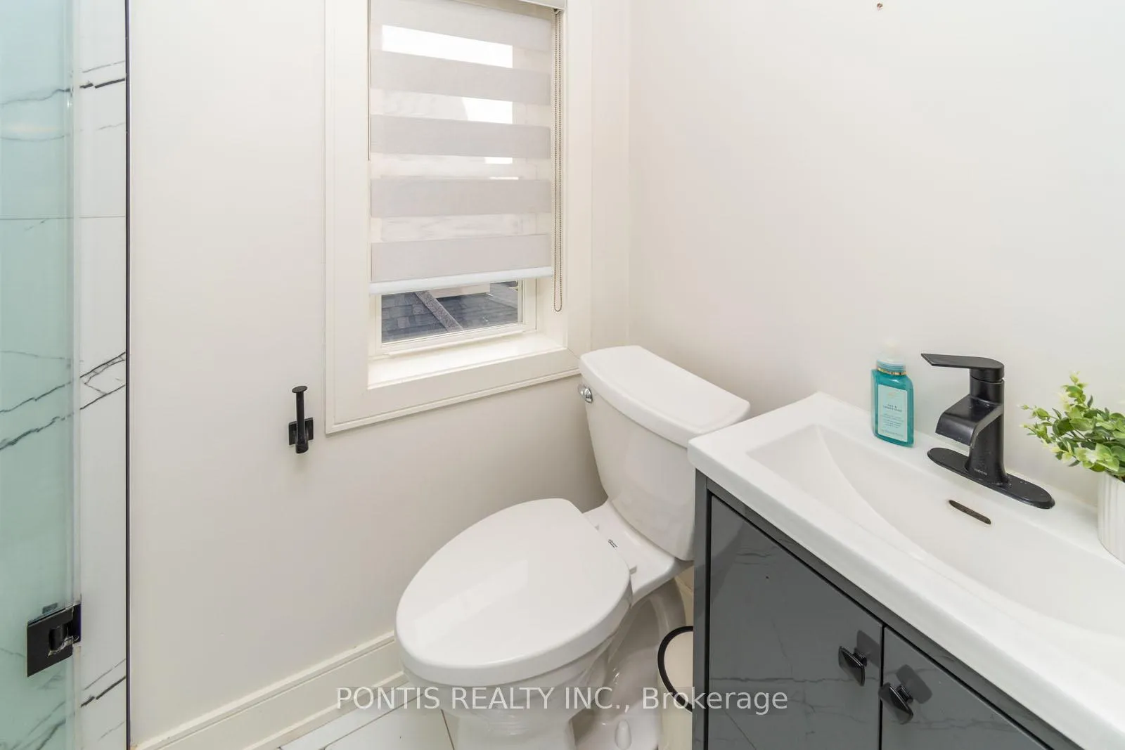 Photo 28 of 38 Kempenfelt Drive, Barrie, City Centre — HOMEH
