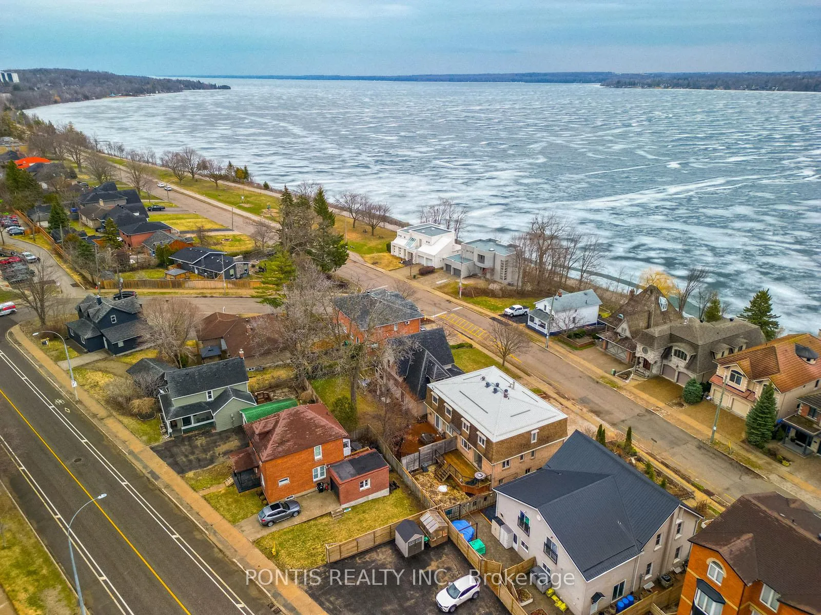 Photo 34 of 38 Kempenfelt Drive, Barrie, City Centre — HOMEH
