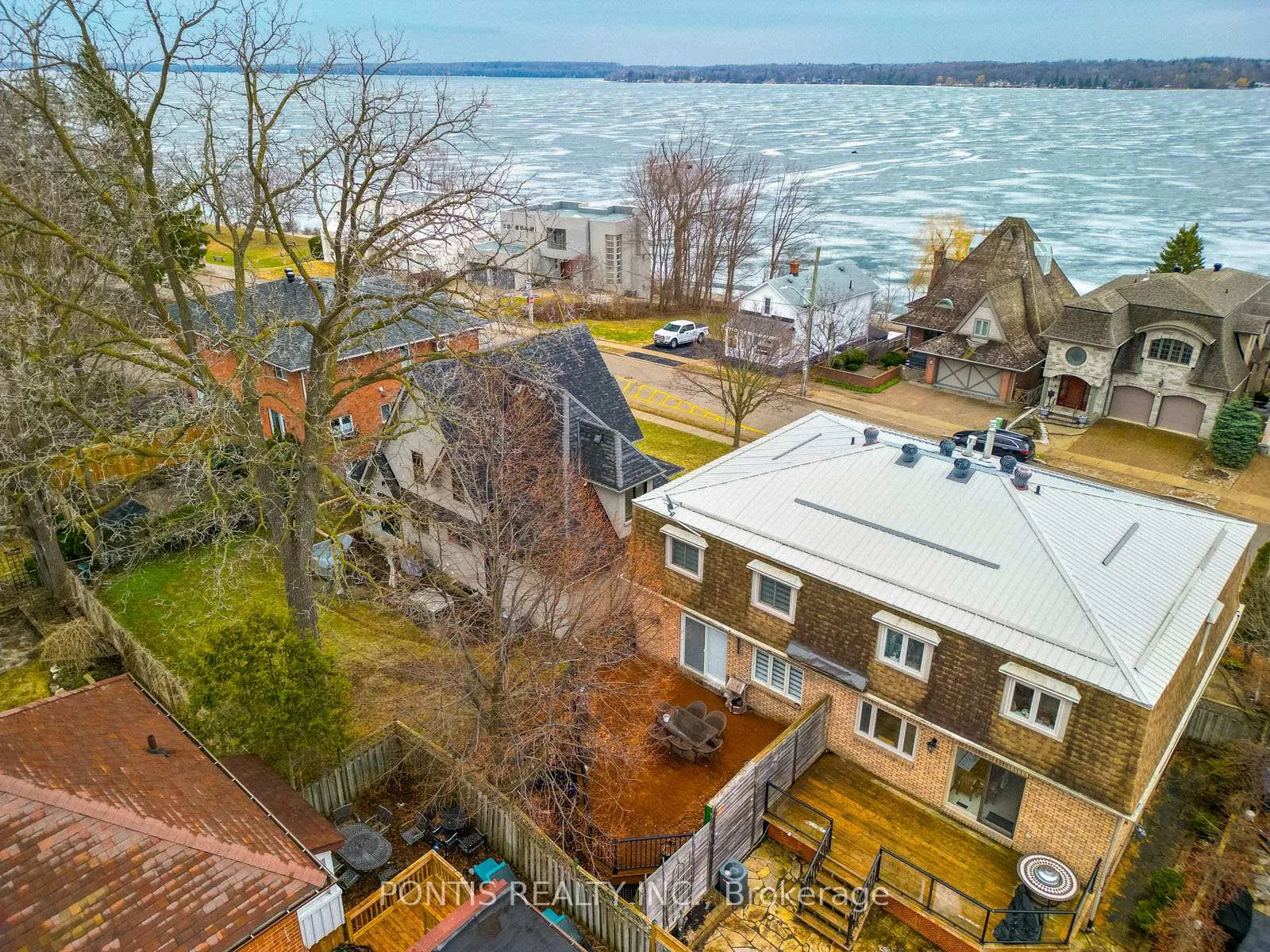 Photo 35 of 38 Kempenfelt Drive, Barrie, City Centre — HOMEH
