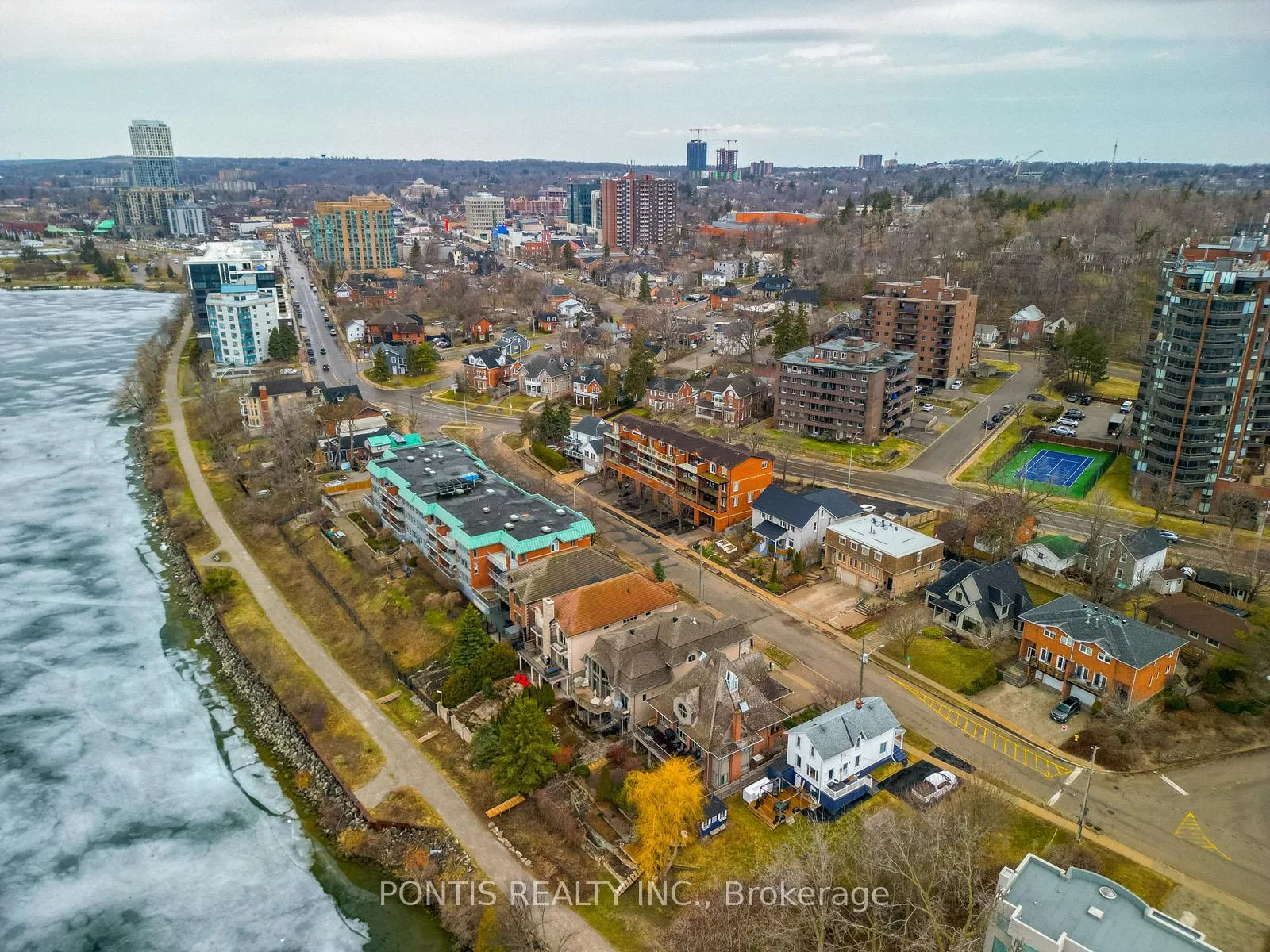 Photo 42 of 38 Kempenfelt Drive, Barrie, City Centre — HOMEH