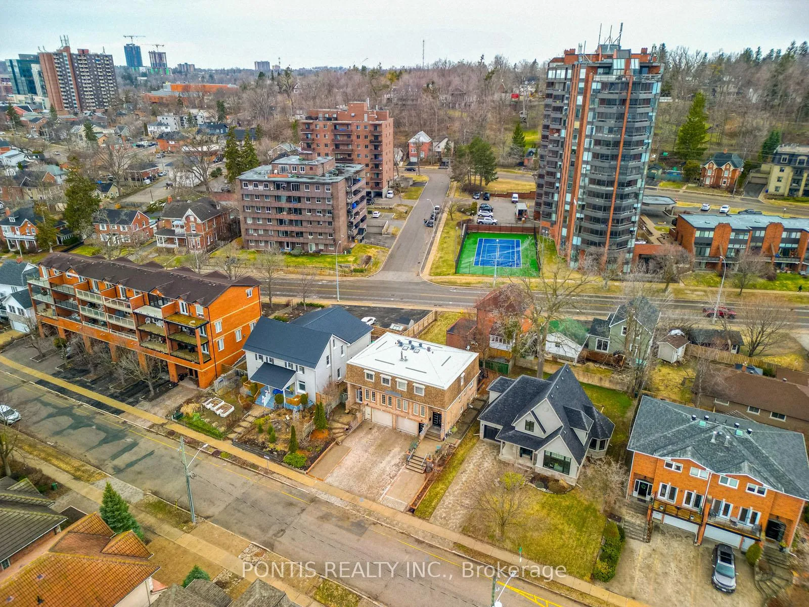 Photo 43 of 38 Kempenfelt Drive, Barrie, City Centre — HOMEH