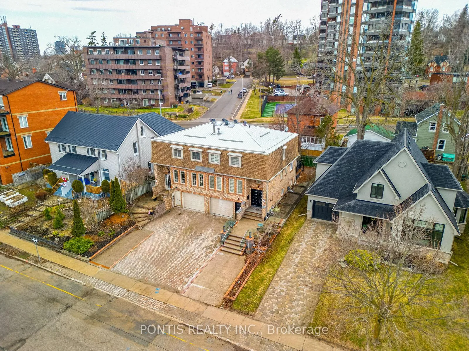 Photo 44 of 38 Kempenfelt Drive, Barrie, City Centre — HOMEH