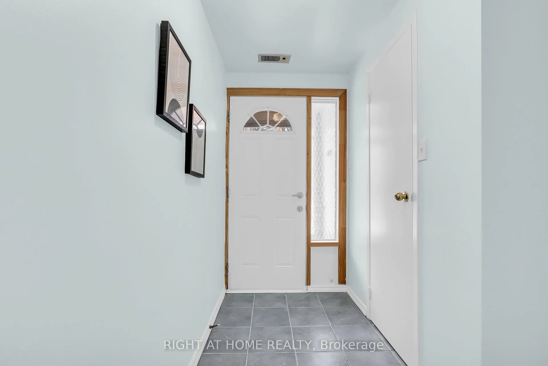 Photo 4 of 56 Eden Park Drive, Brampton, Southgate — HOMEH
