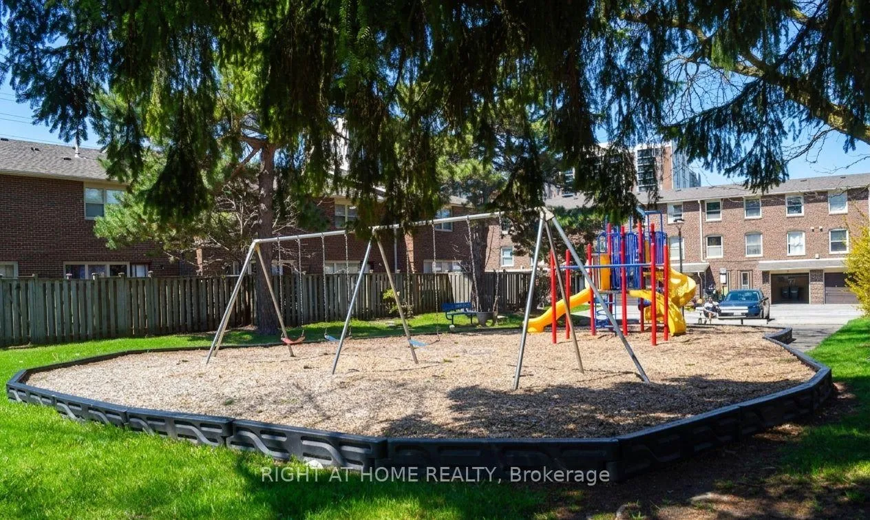 Photo 39 of 56 Eden Park Drive, Brampton, Southgate — HOMEH