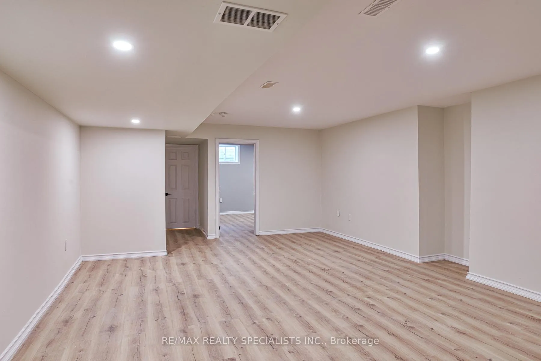 Photo 4 of Unit Lower, 54 Dyer Crescent, Bracebridge, Macaulay — HOMEH