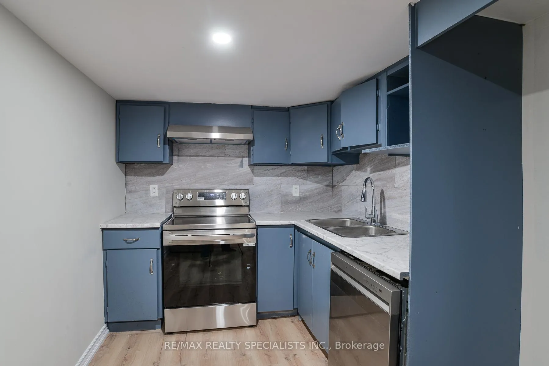 Photo 5 of Unit Lower, 54 Dyer Crescent, Bracebridge, Macaulay — HOMEH