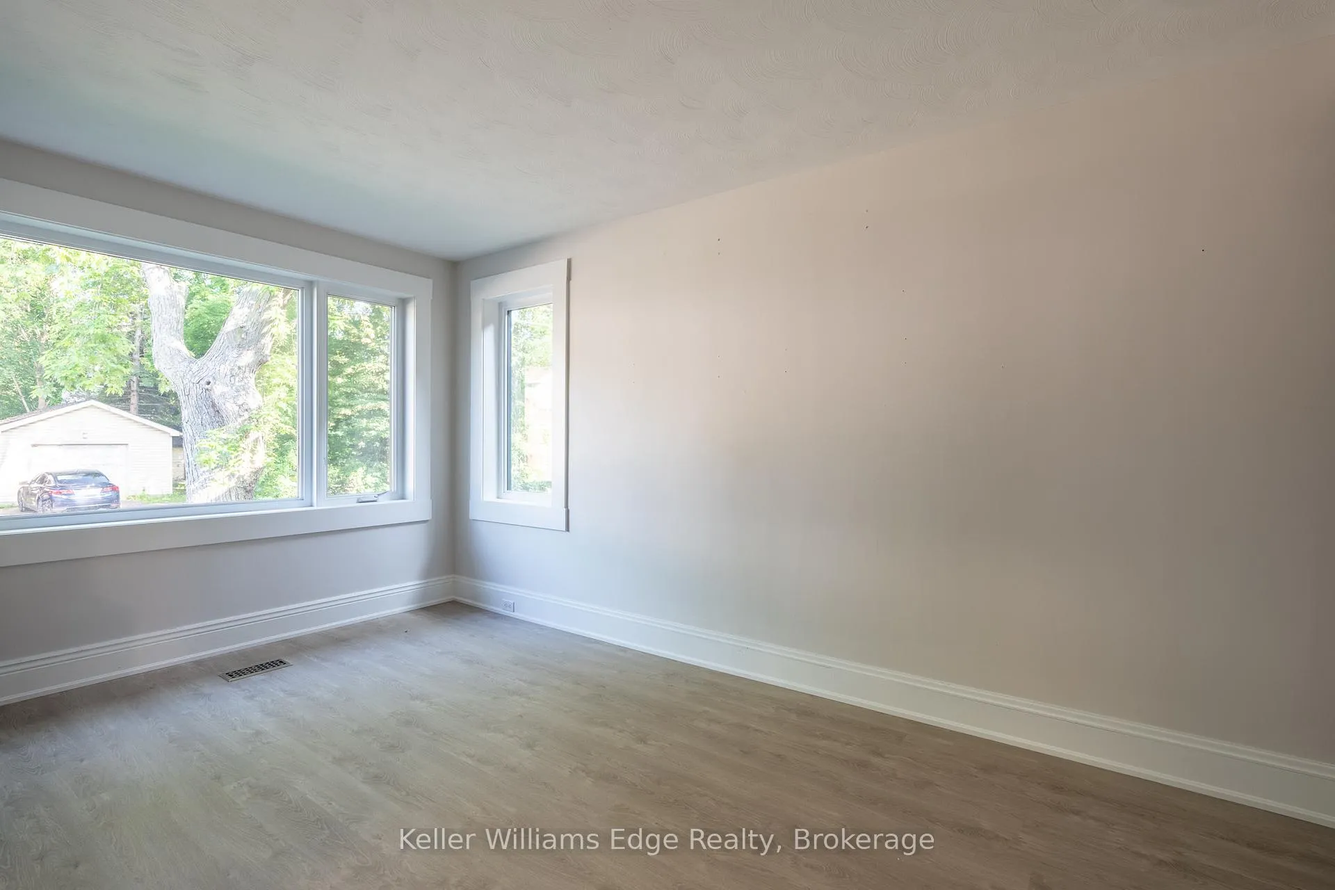 Photo 7 of 44 Haddon Avenue N, Hamilton, Westdale — HOMEH