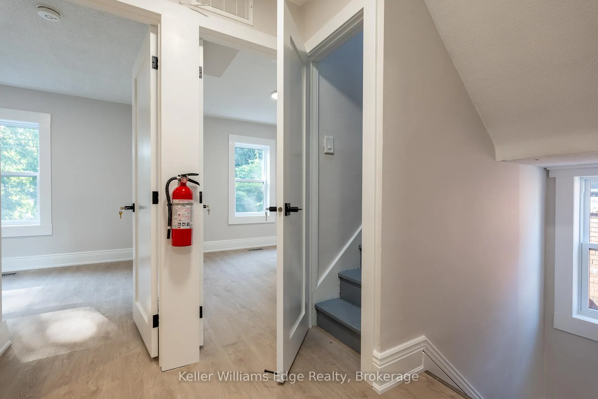 Photo 9 of 44 Haddon Avenue N, Hamilton, Westdale — HOMEH