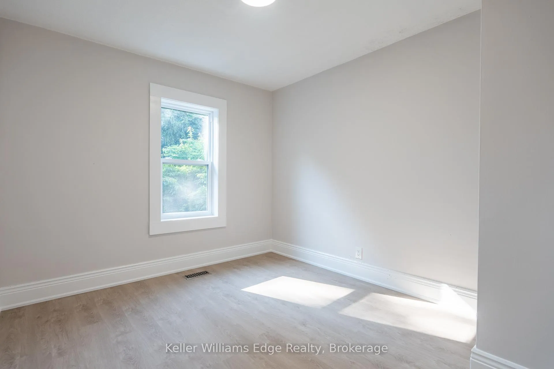 Photo 12 of 44 Haddon Avenue N, Hamilton, Westdale — HOMEH