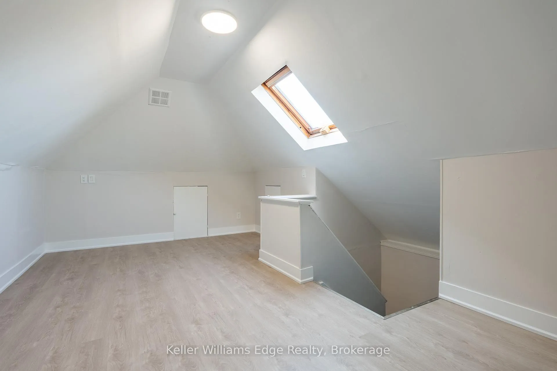 Photo 18 of 44 Haddon Avenue N, Hamilton, Westdale — HOMEH