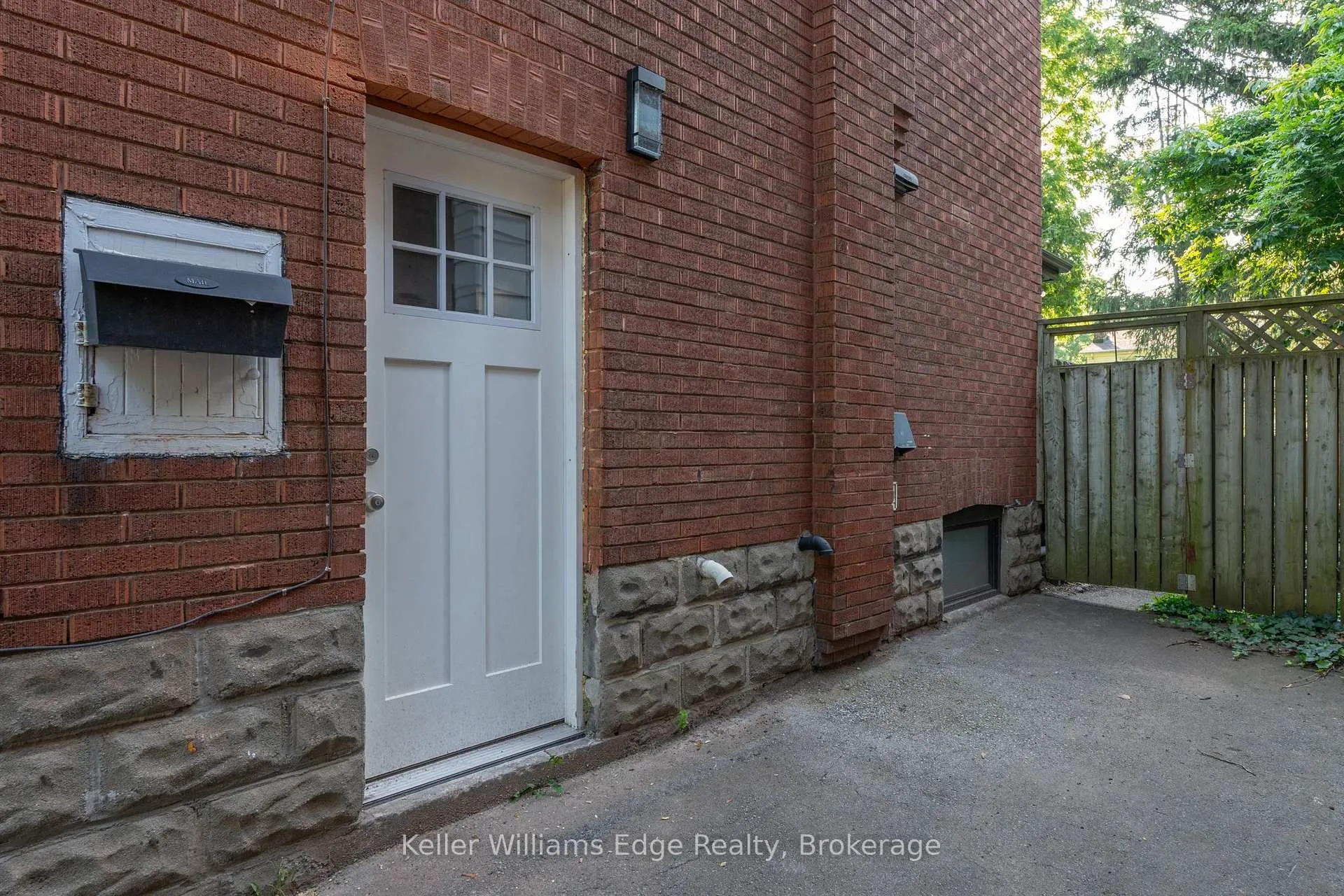Photo 20 of 44 Haddon Avenue N, Hamilton, Westdale — HOMEH