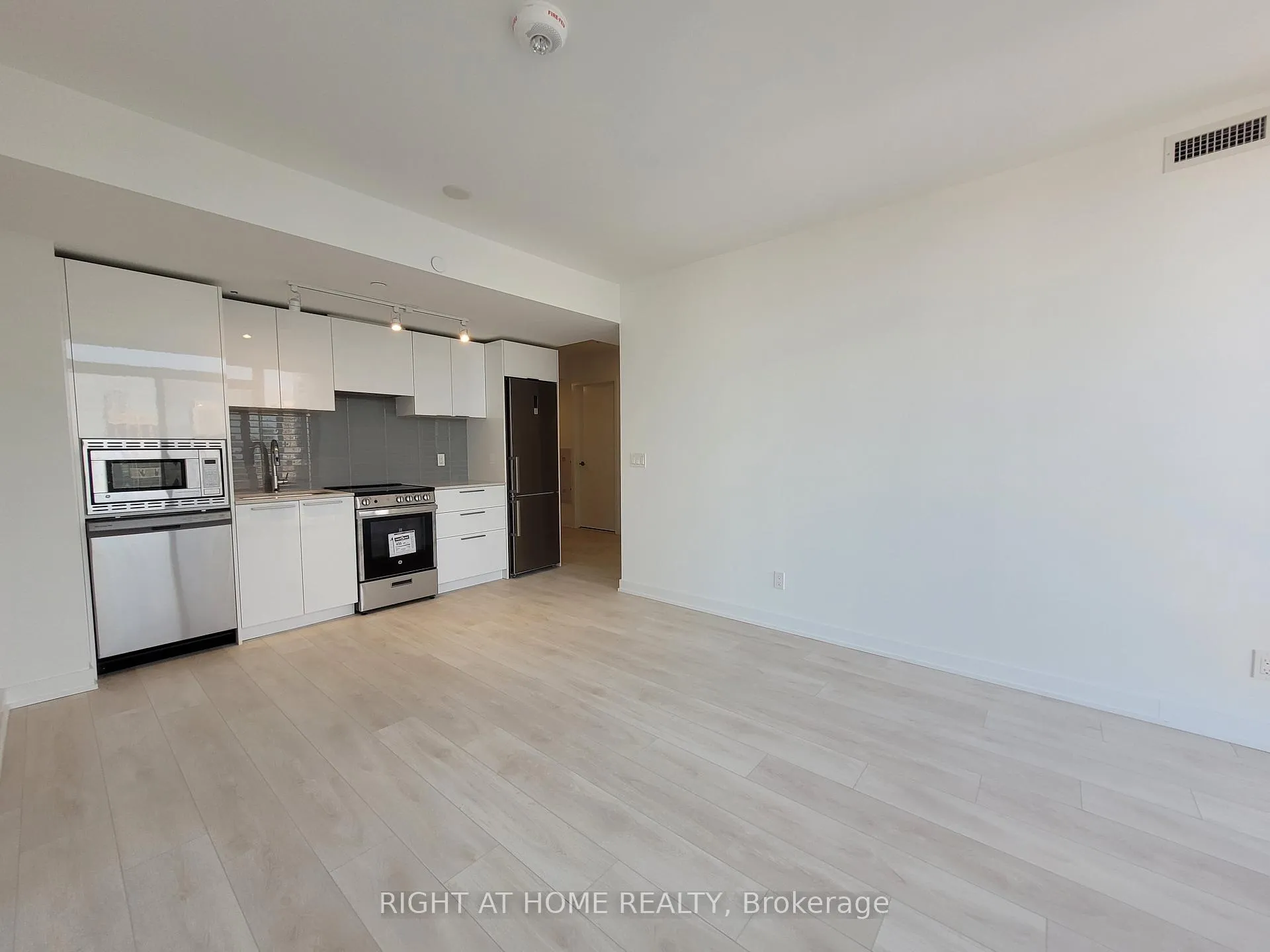 Photo 2 of Unit 3705, 501 Yonge Street, Toronto, Church-Yonge Corridor — HOMEH