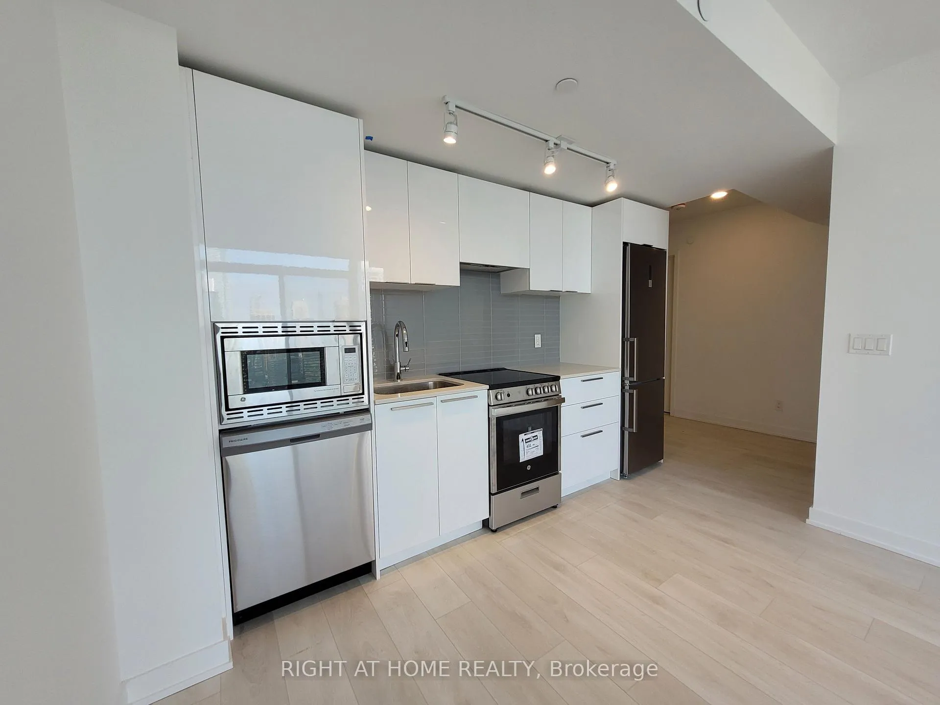 Photo 3 of Unit 3705, 501 Yonge Street, Toronto, Church-Yonge Corridor — HOMEH