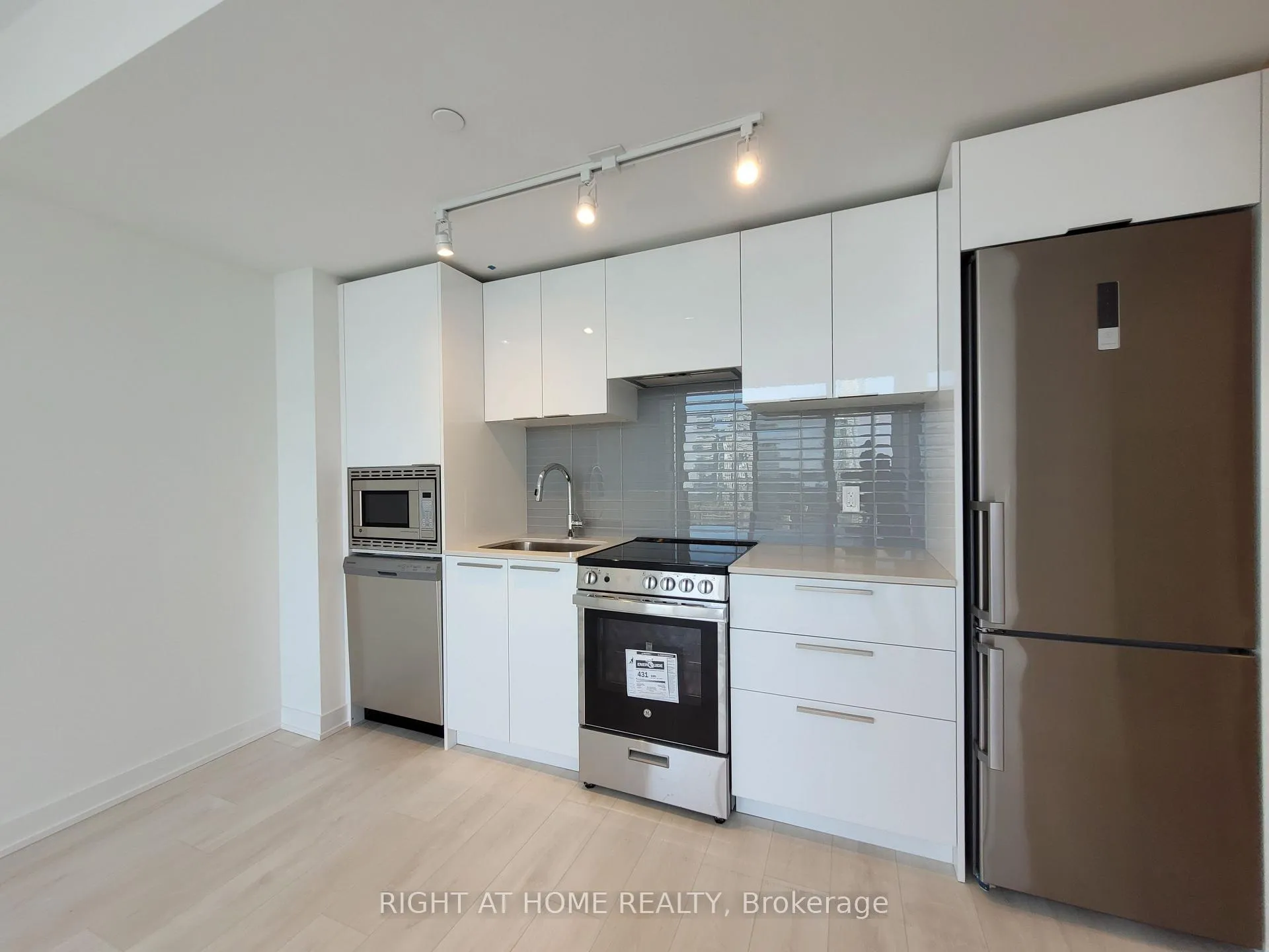 Photo 4 of Unit 3705, 501 Yonge Street, Toronto, Church-Yonge Corridor — HOMEH