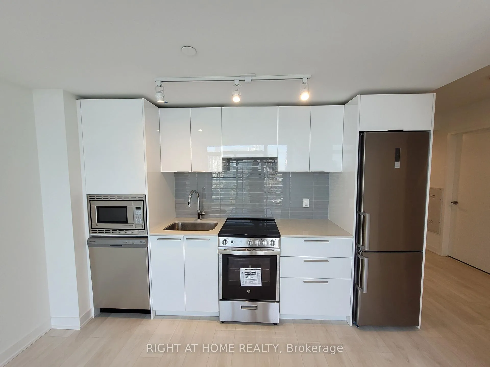 Photo 9 of Unit 3705, 501 Yonge Street, Toronto, Church-Yonge Corridor — HOMEH