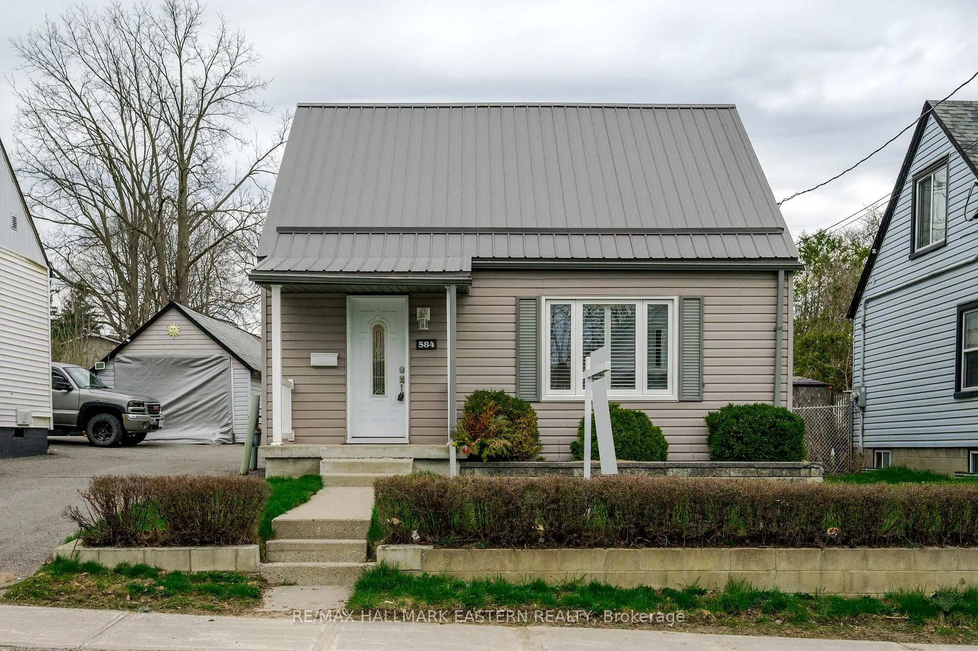 Front of 584 Paterson Street