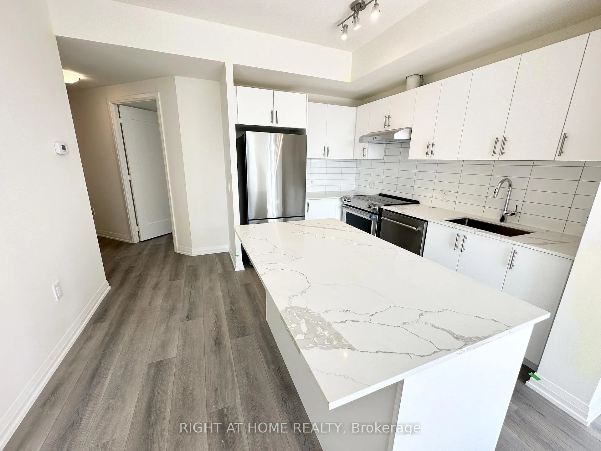 Photo 4 of Unit 2115, 9000 Jane Street, Vaughan, Vellore Village — HOMEH