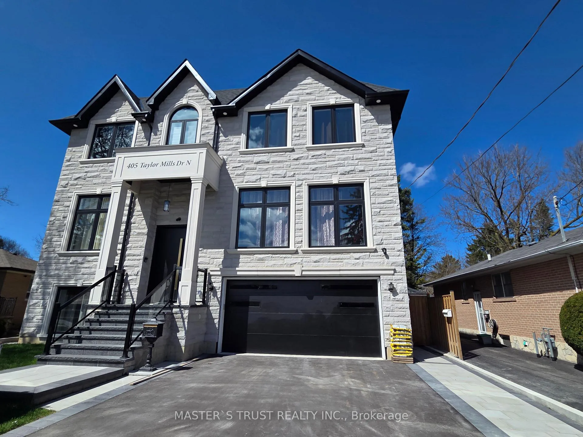 Front of 405 Taylor Mills Drive N