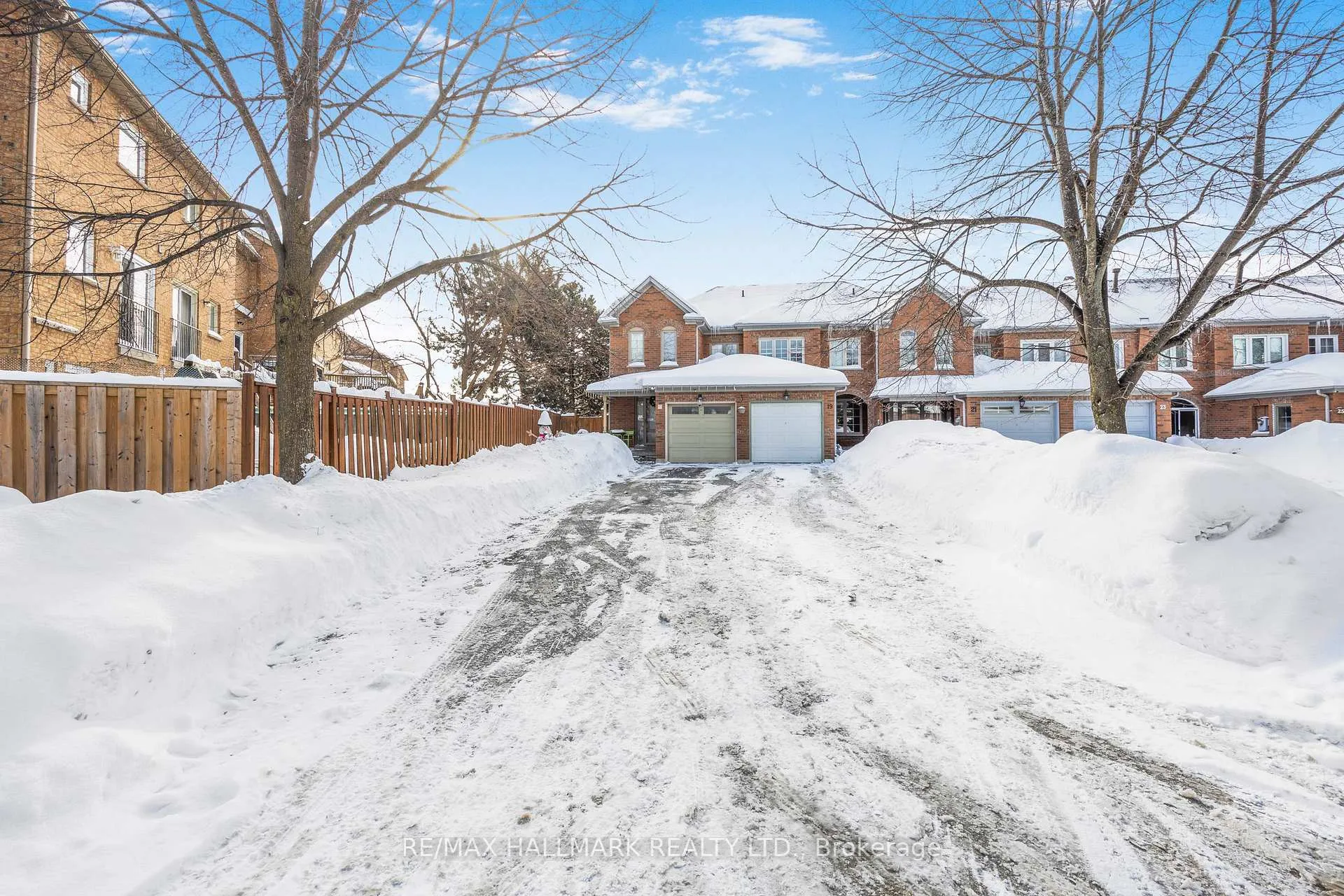 Photo 1 of 19 Parktree Drive, Vaughan, Maple — HOMEH