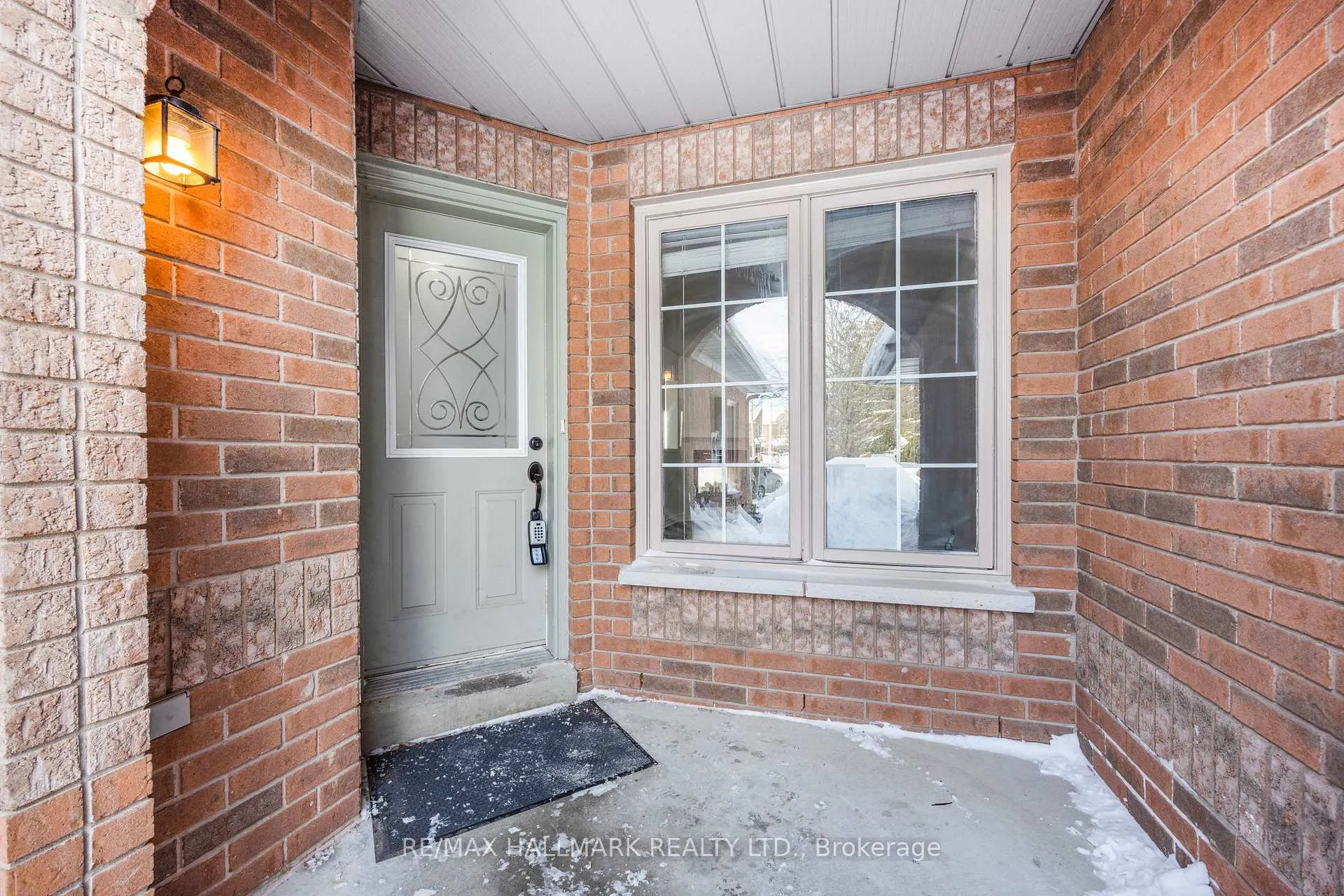 Photo 4 of 19 Parktree Drive, Vaughan, Maple — HOMEH