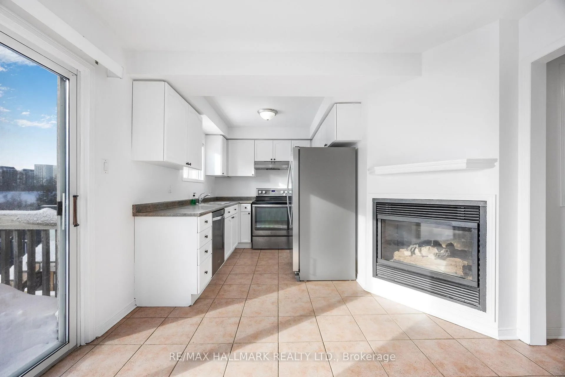Photo 11 of 19 Parktree Drive, Vaughan, Maple — HOMEH