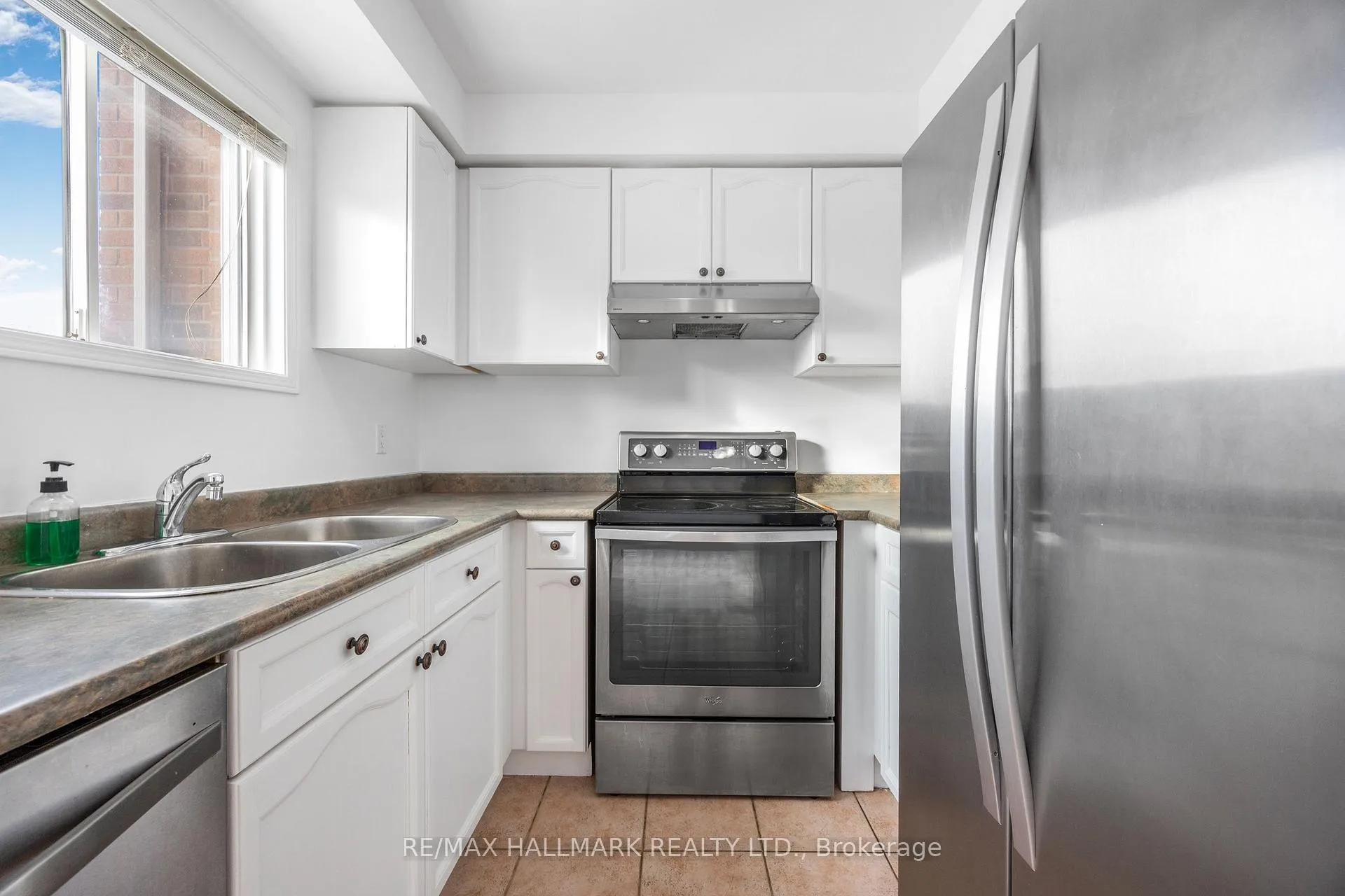 Photo 12 of 19 Parktree Drive, Vaughan, Maple — HOMEH