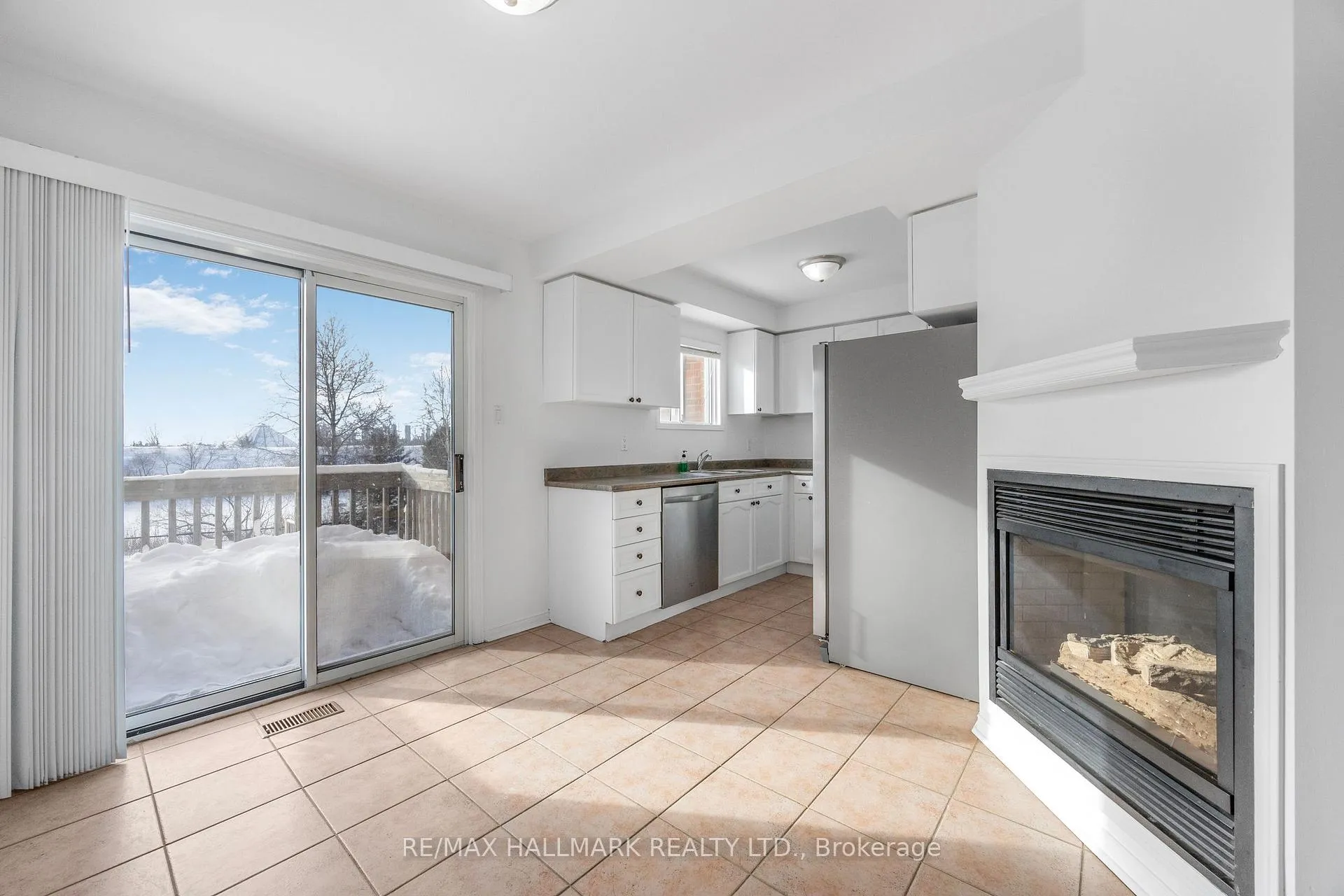 Photo 14 of 19 Parktree Drive, Vaughan, Maple — HOMEH