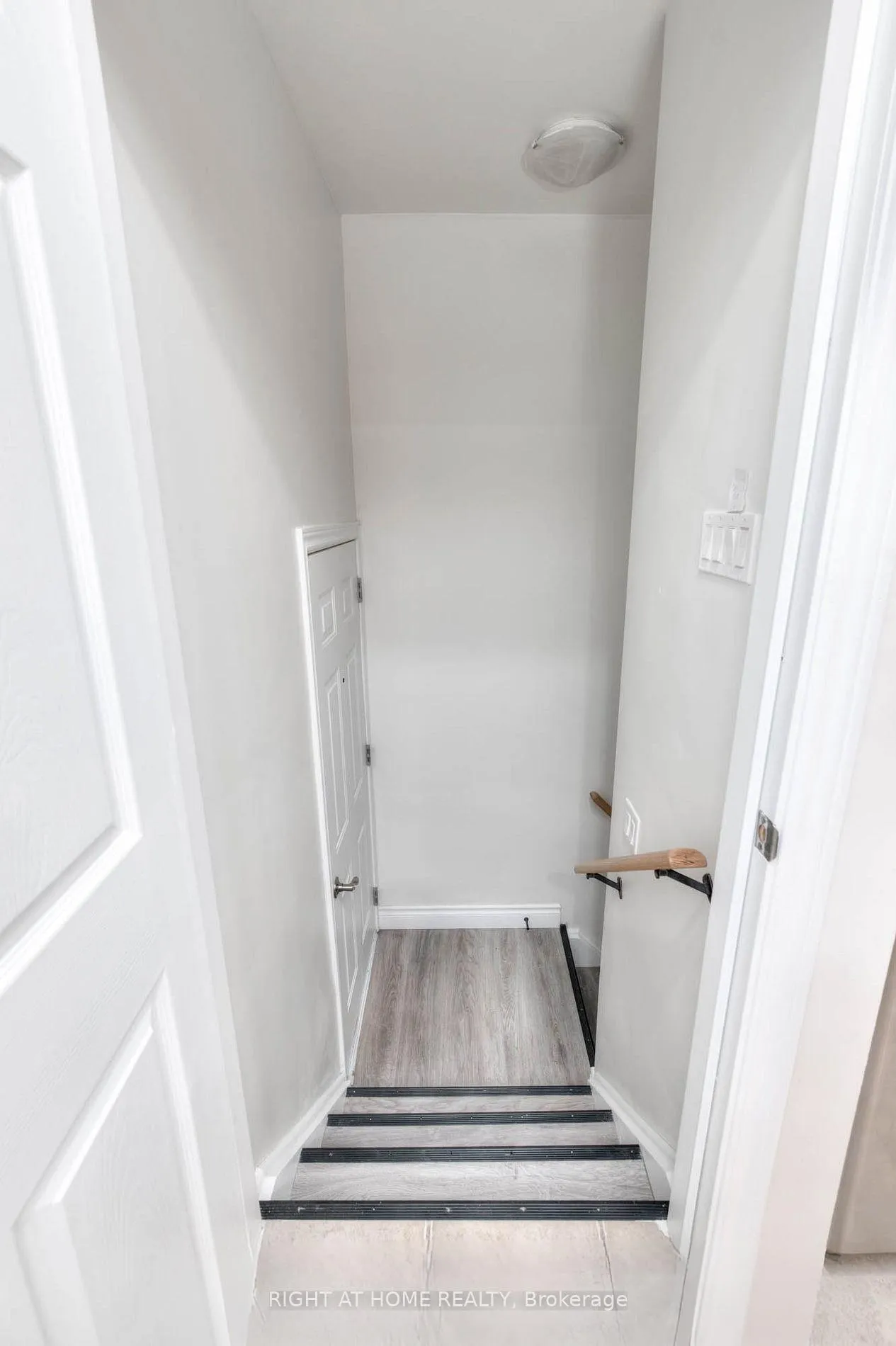 Photo 3 of Unit Lower, 484 Speedvale Avenue E, Guelph, Riverside Park — HOMEH