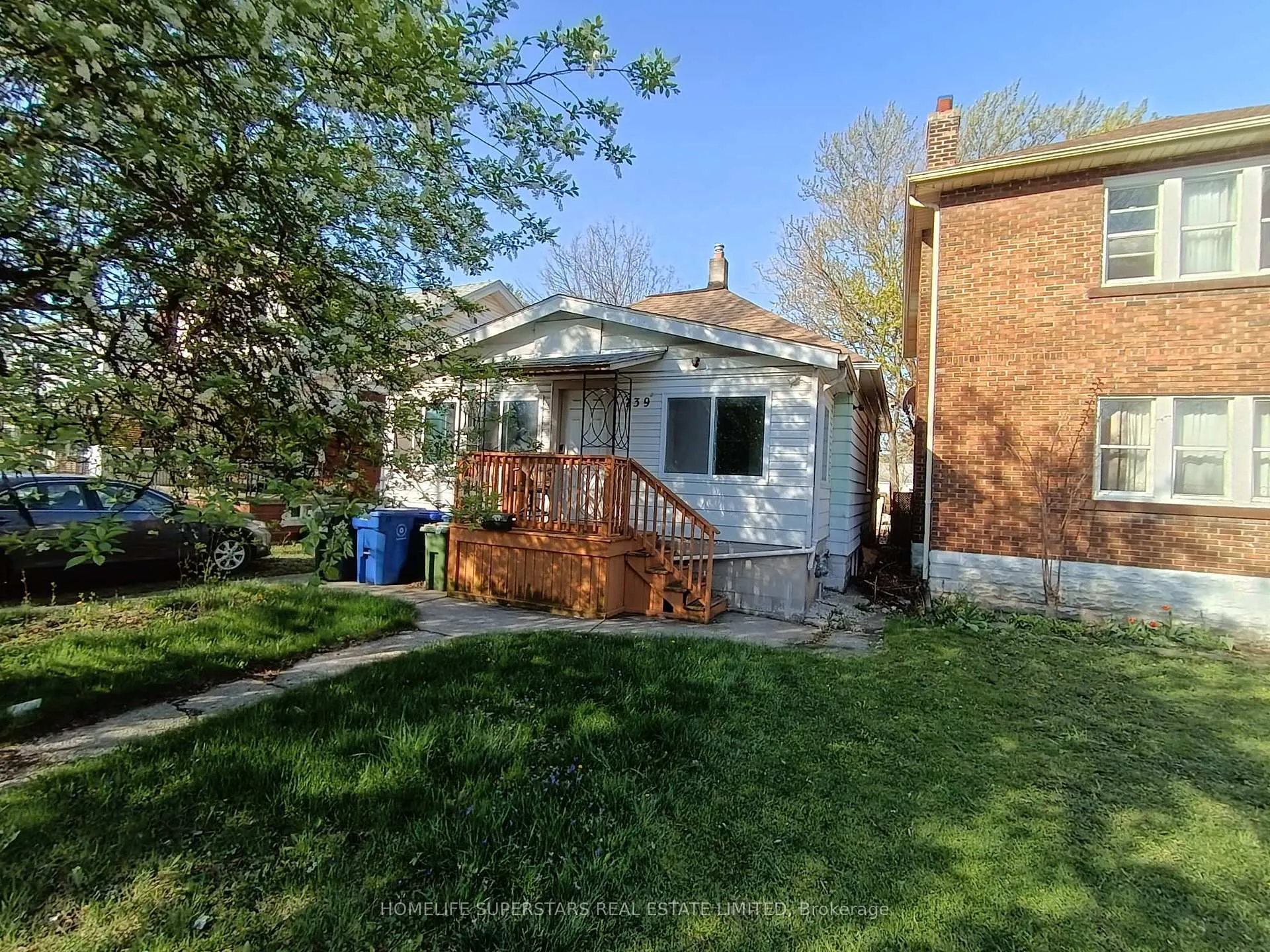 Photo 2 of 739 Campbell Avenue, Windsor, Windsor University District — HOMEH