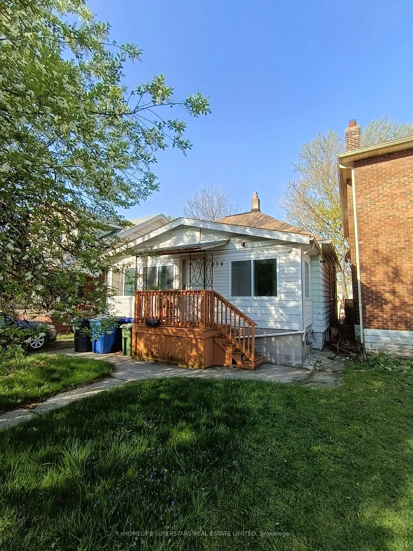 Photo 3 of 739 Campbell Avenue, Windsor, Windsor University District — HOMEH