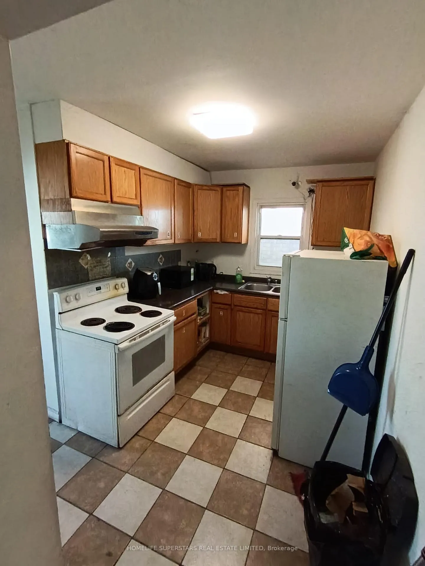 Photo 26 of 739 Campbell Avenue, Windsor, Windsor University District — HOMEH