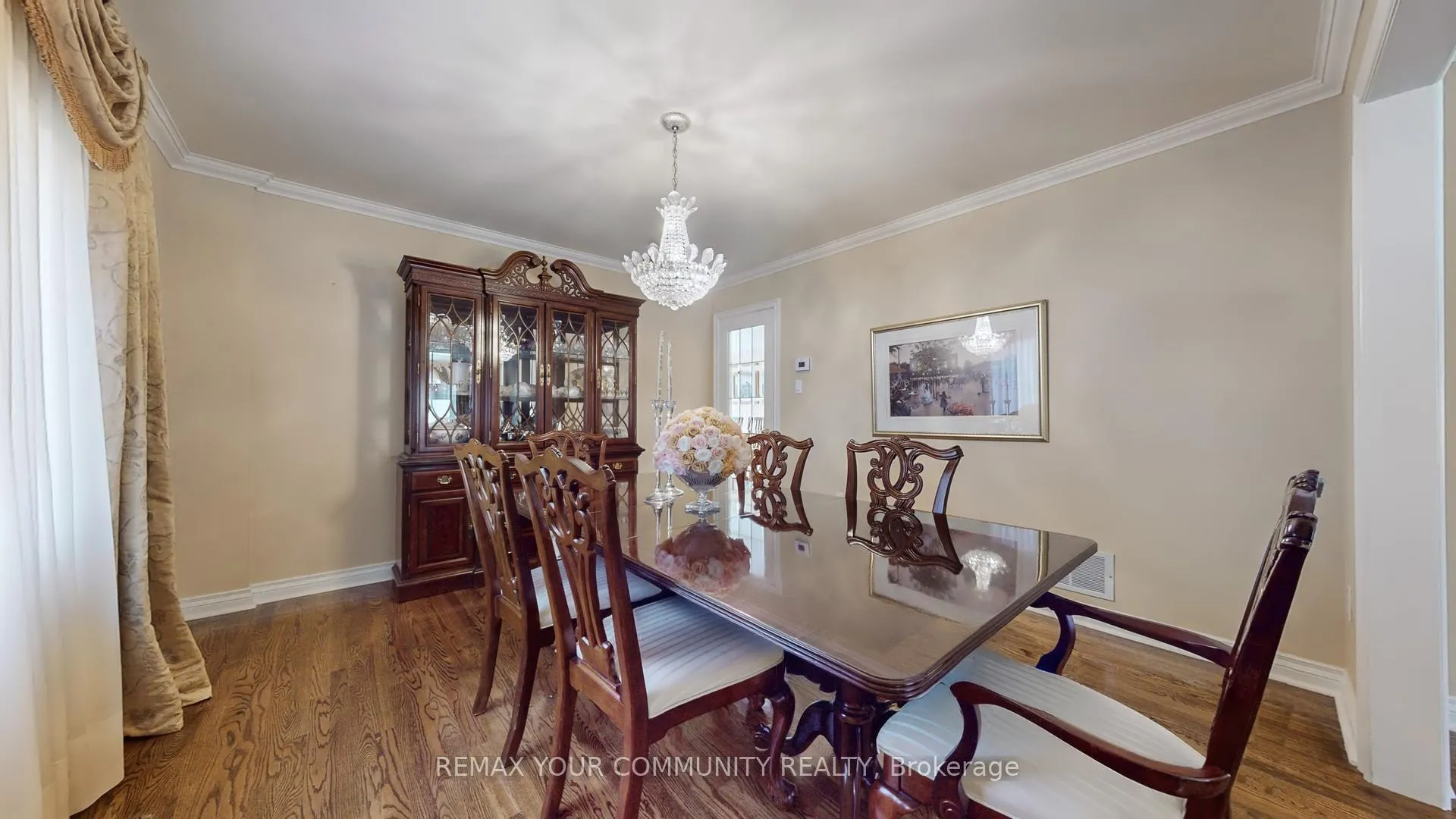 Photo 9 of 35 La Rush Drive, Etobicoke, Humber Heights — HOMEH
