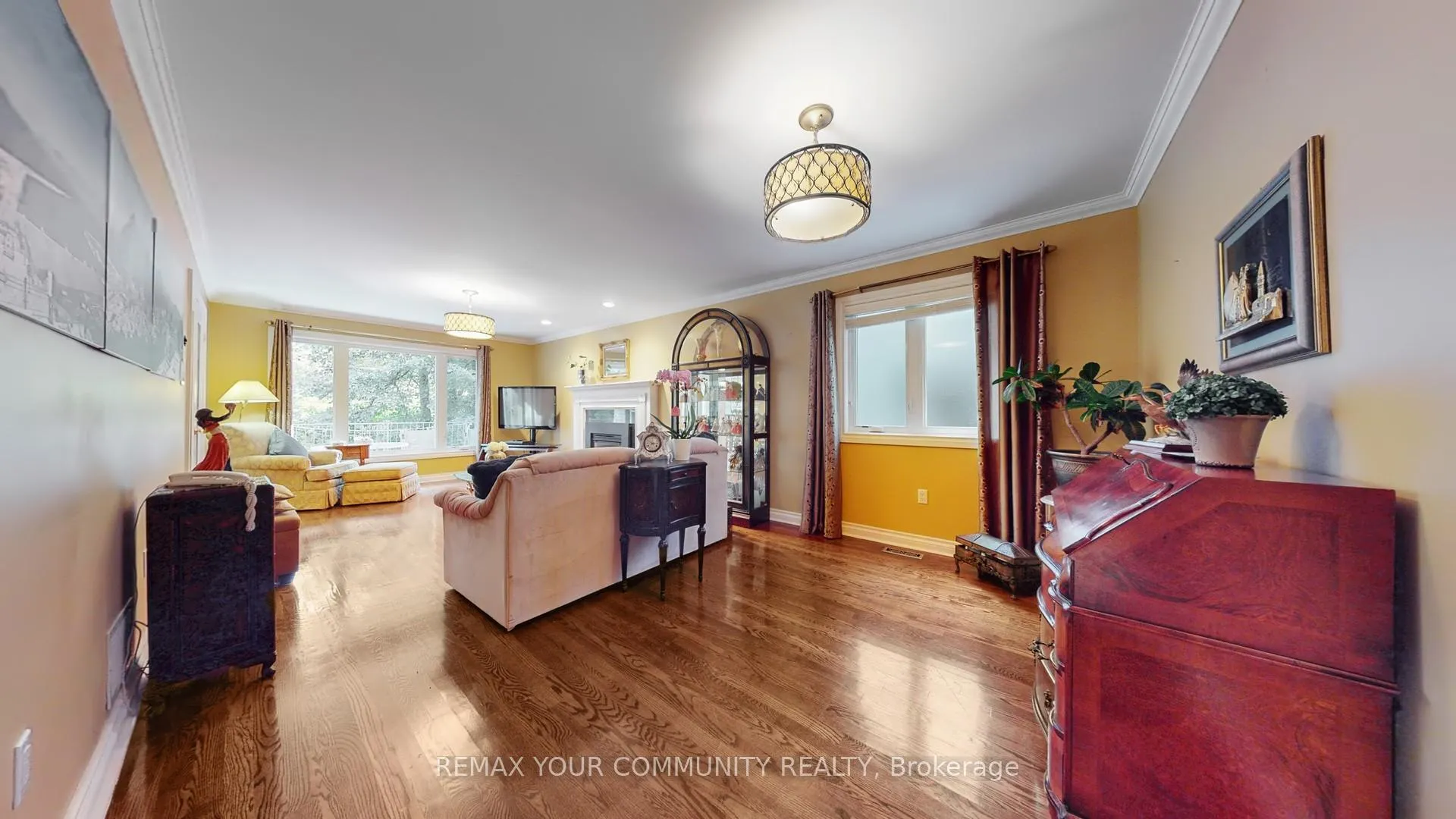 Photo 11 of 35 La Rush Drive, Etobicoke, Humber Heights — HOMEH